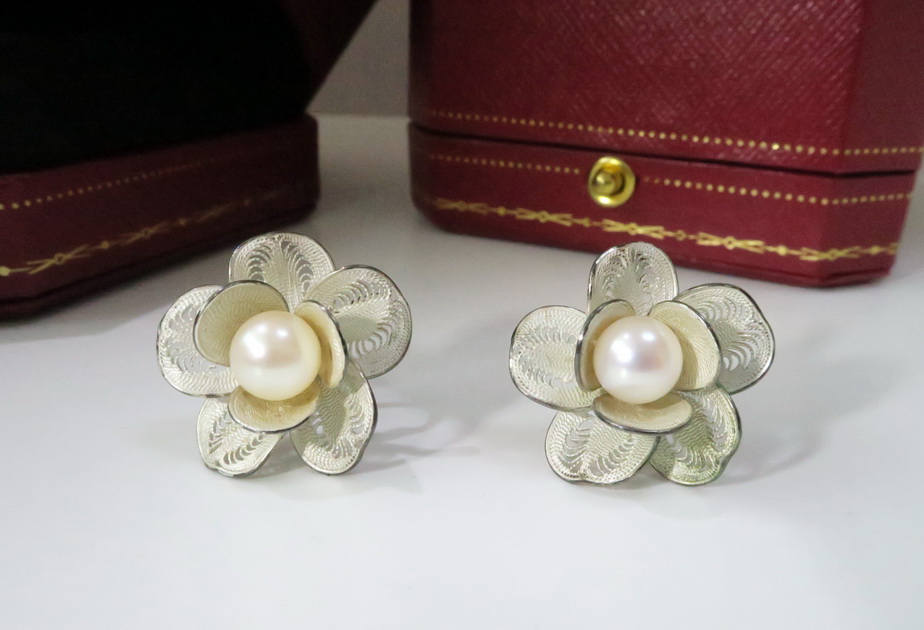 天然珍珠耳環/耳夾 山茶花造型 純手工打造 高貴典雅