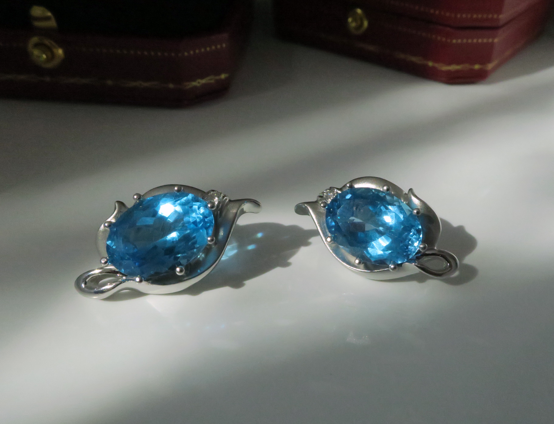 天然 海藍寶石 耳環/耳飾 18K白金 極度搶眼 高貴不貴 2