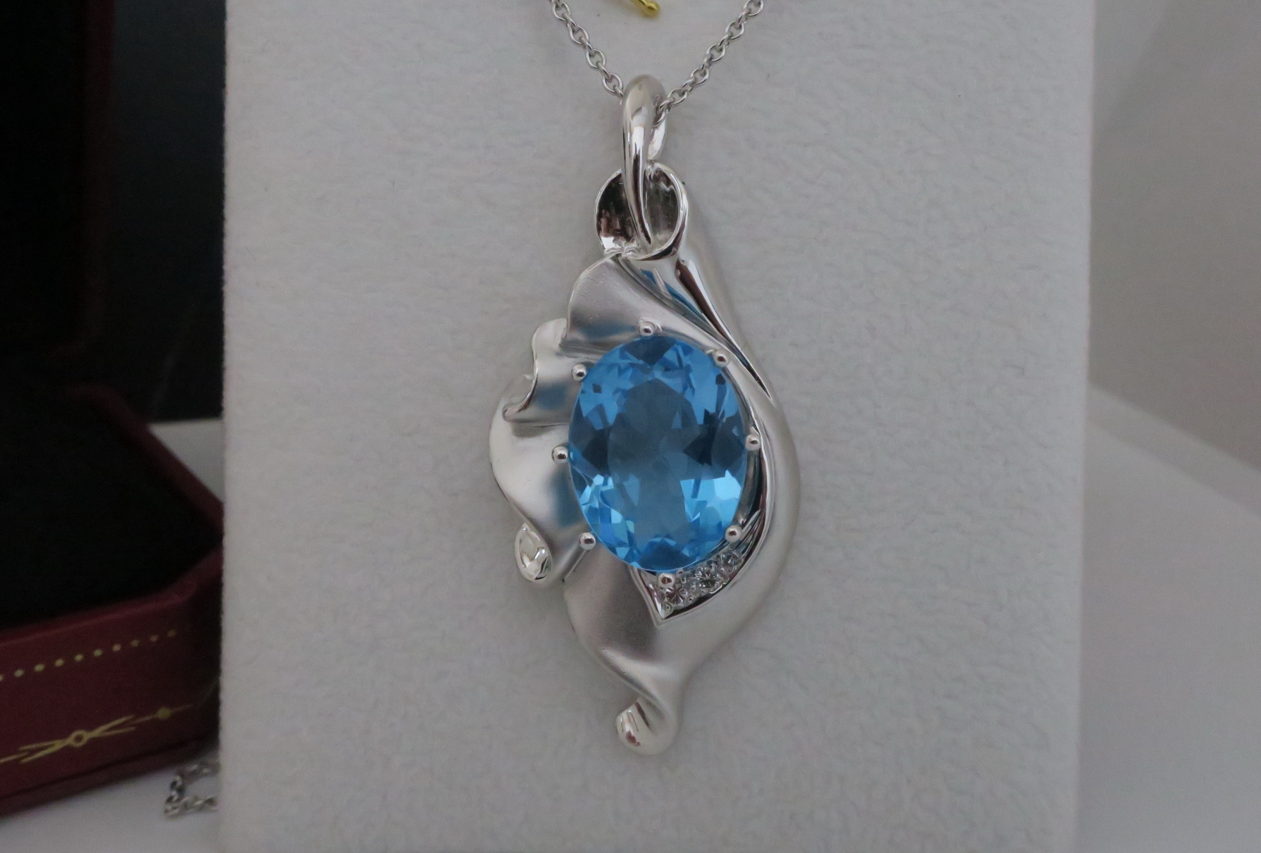 天然 海藍寶石 鑲鑽項鍊/墬子 18K白金 深海貝殼包覆 極度搶眼 高貴不貴 2