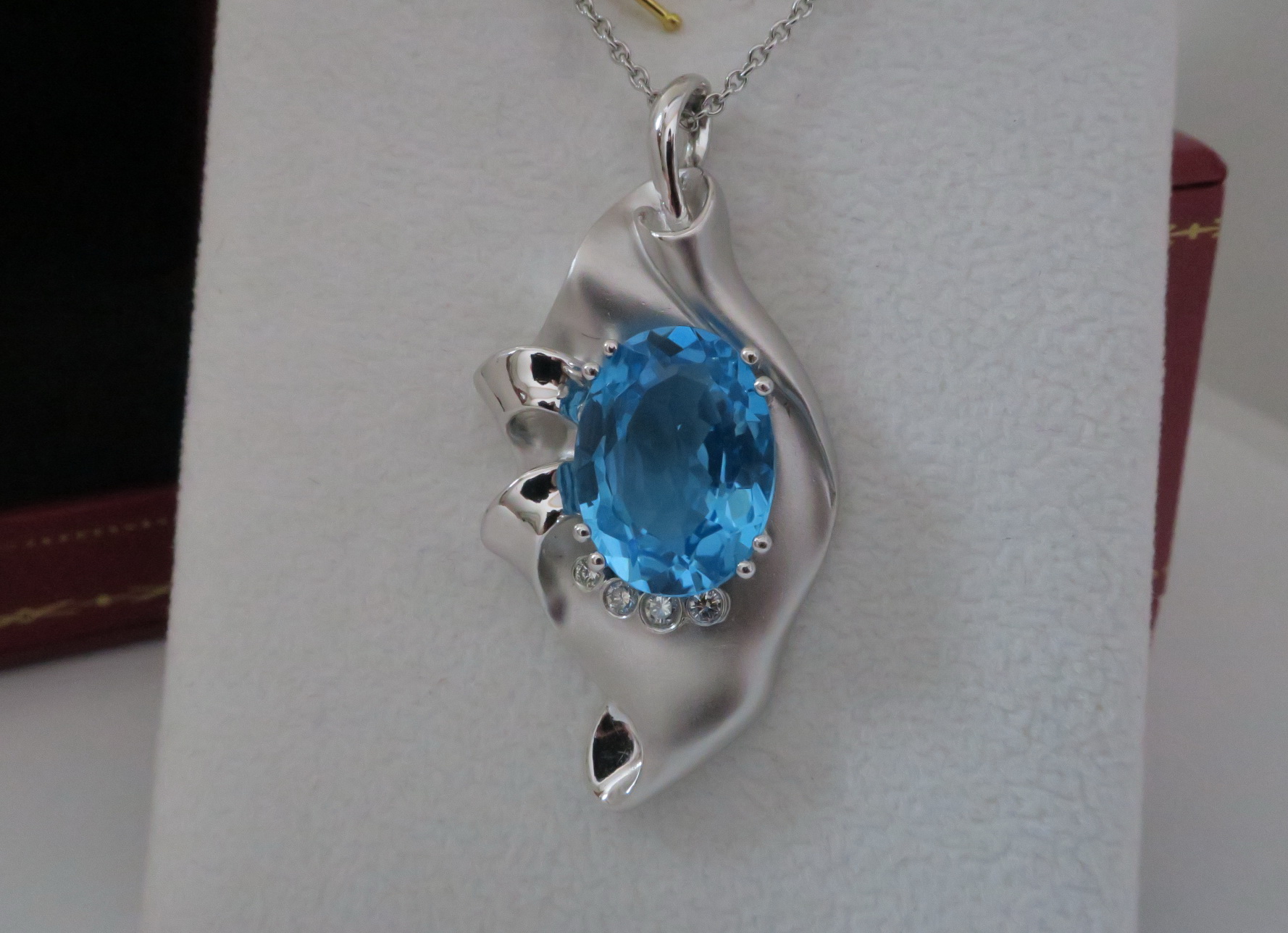 天然 海藍寶石 鑲鑽項鍊/墬子 18K白金 深海貝殼 極度搶眼 高貴不貴 2