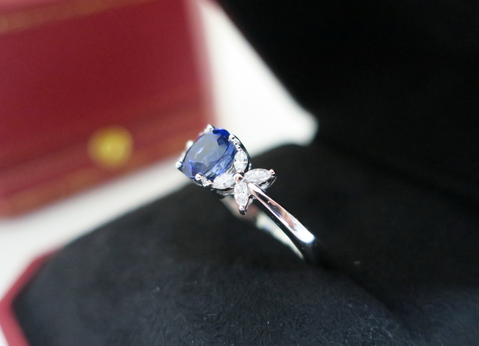 天然 頂級藍寶石1.64克拉 鑲崁 馬眼鑽石1.39克拉 戒台/戒指 18K金 2