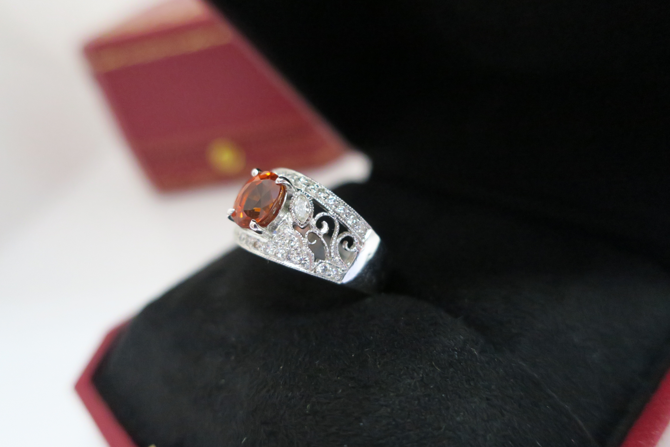 天然 黃寶石/黃金寶石1.79克拉 鑲崁 鑽石/馬眼鑽 縷空造型 戒台/戒指 18K金 2