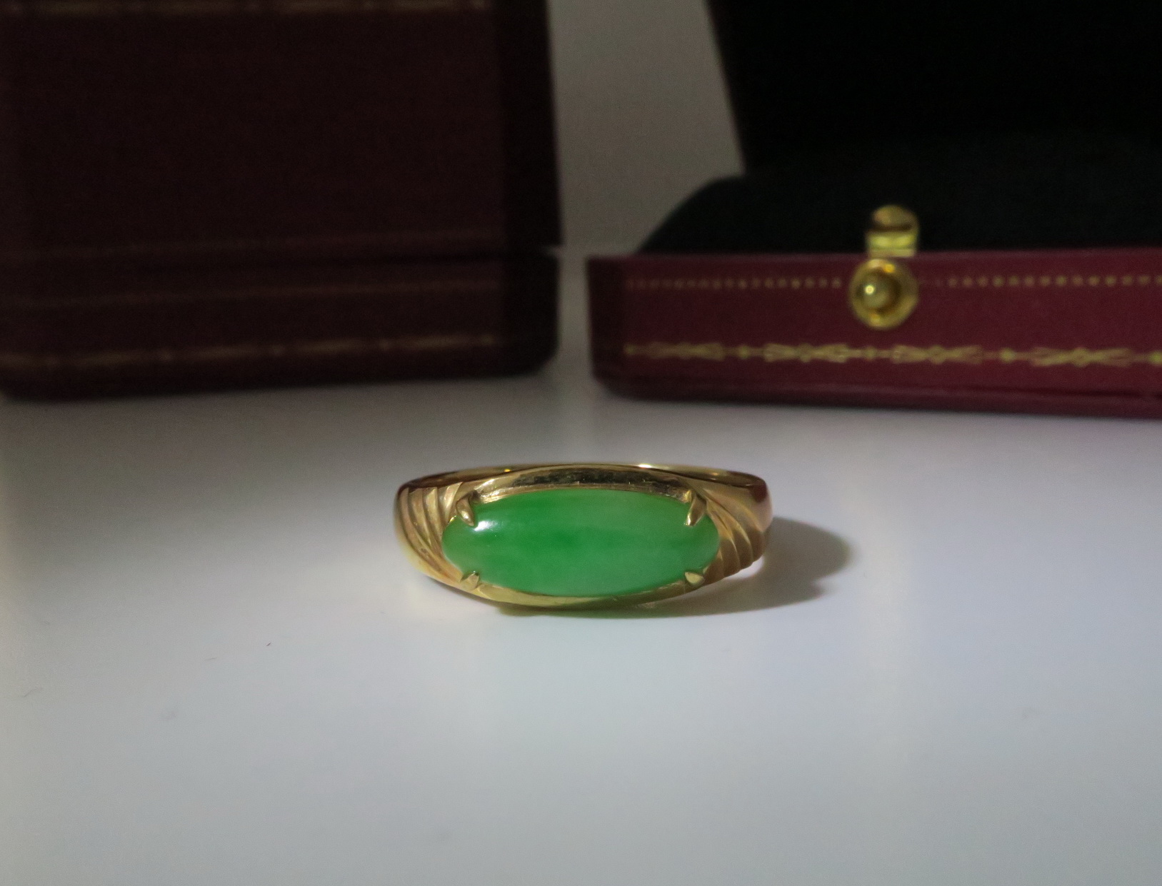 天然翡翠 B貨 戒指 18K金戒台 身上帶點綠顯落落大方 5