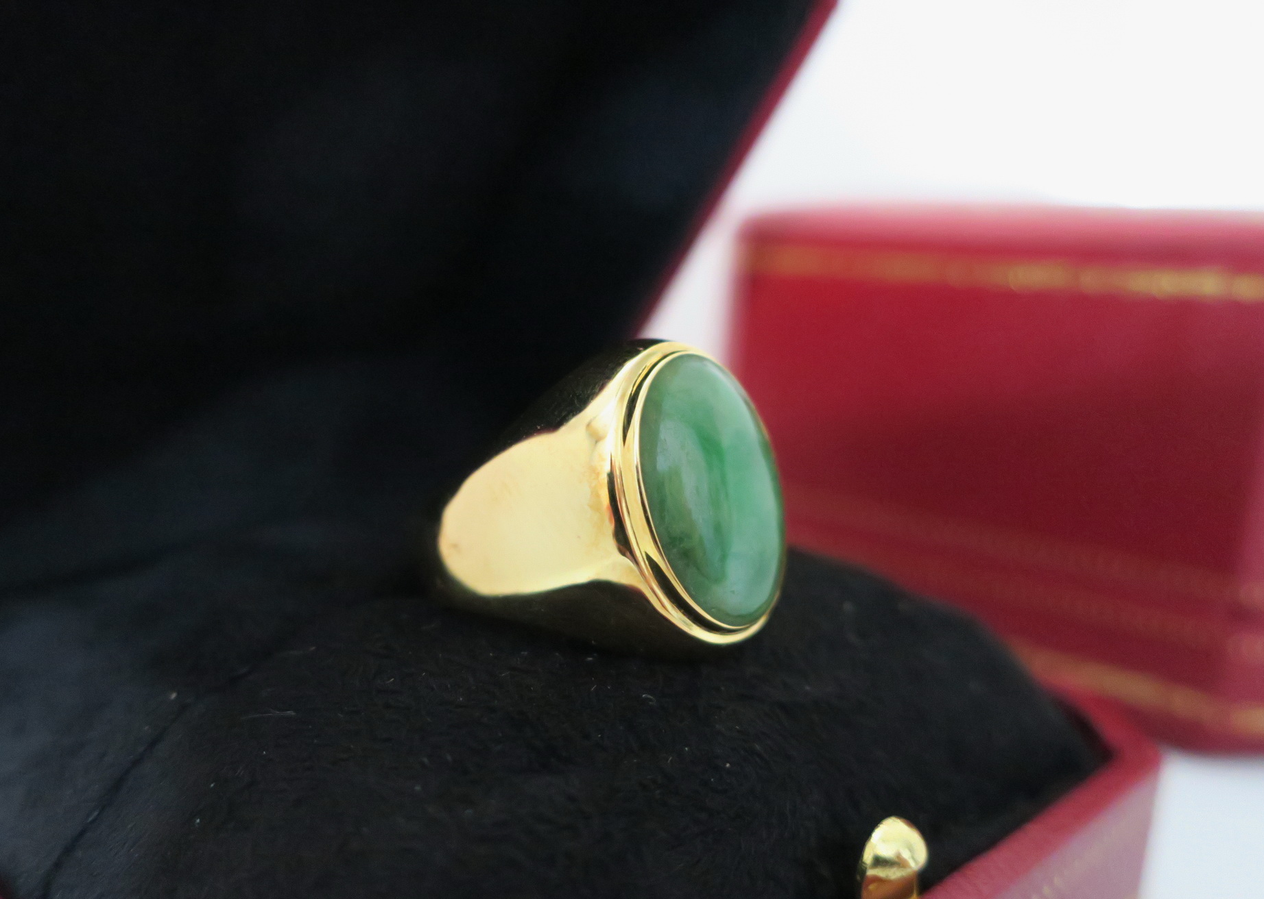 天然 A貨翡翠 蛋面 戒指 18K金戒台 身上帶點綠顯落落大方 2