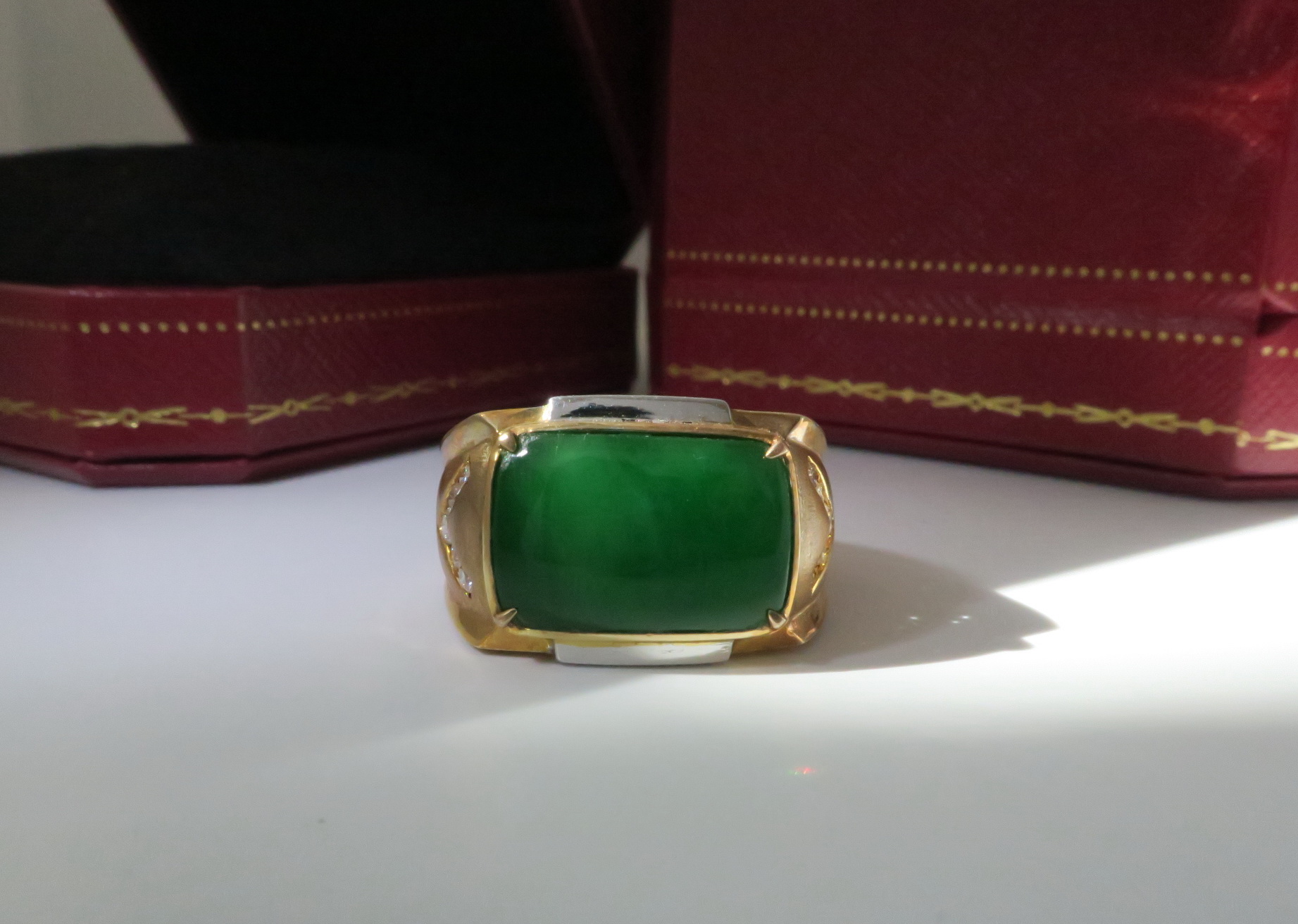 天然翡翠 B貨 戒指 18K金鑲真鑽戒台 身上帶點綠顯落落大方 5