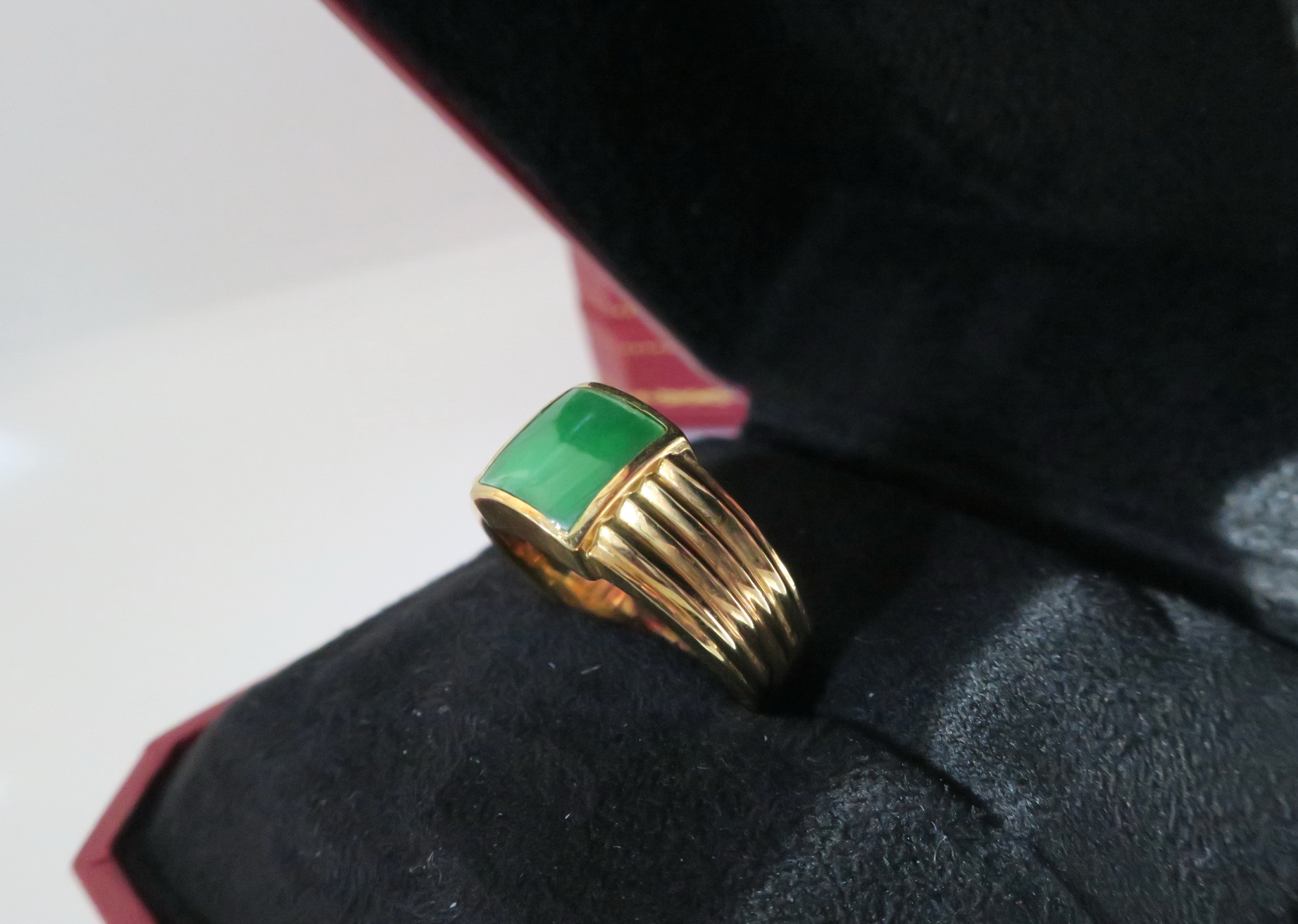 天然翡翠 B貨 戒指 18K金戒台 身上帶點綠顯落落大方 3