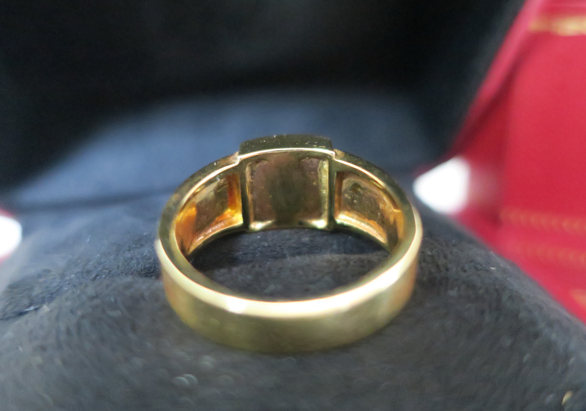 天然翡翠 B貨 戒指 18K金戒台 身上帶點綠顯落落大方 5