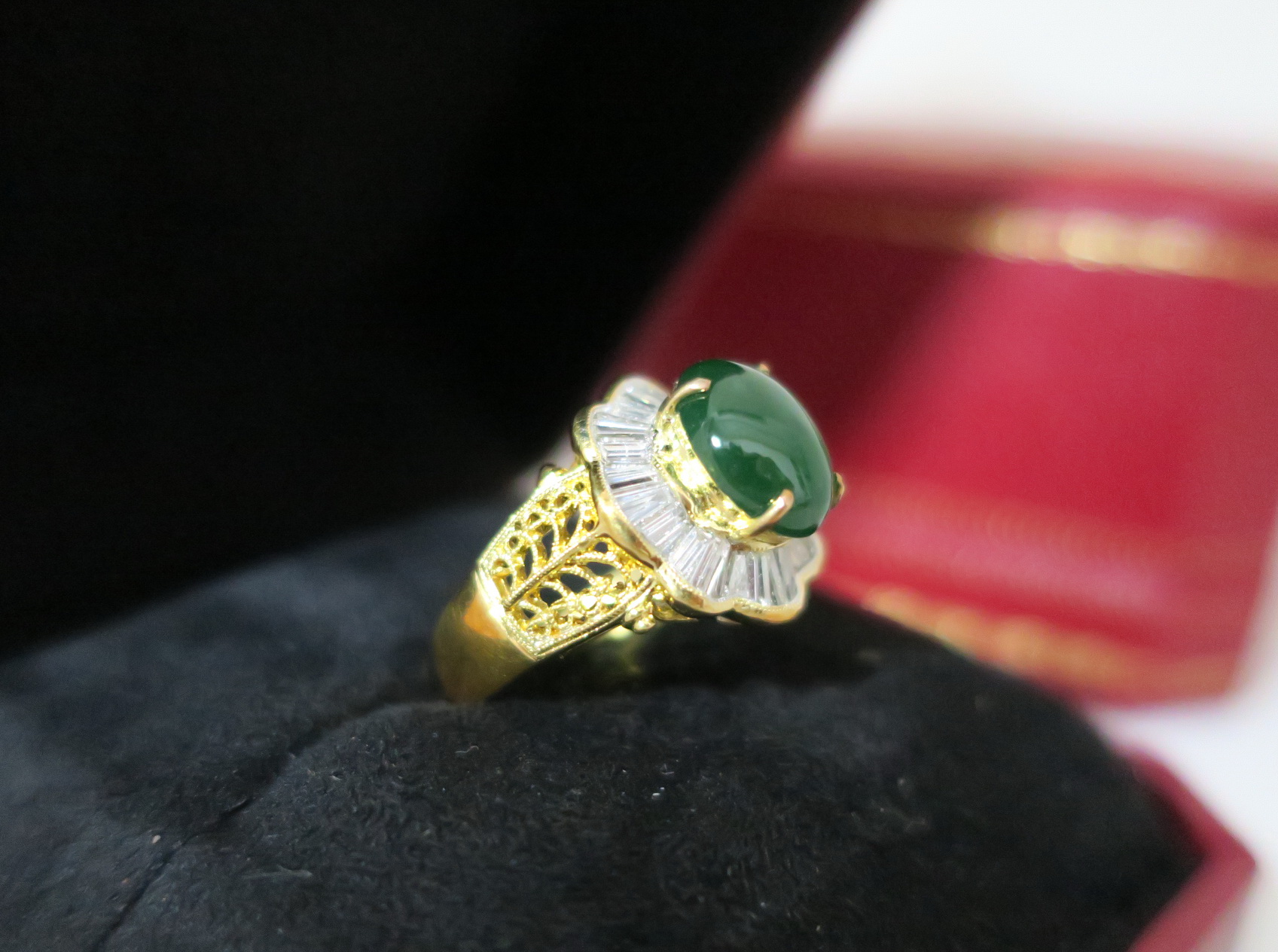 天然 A貨翡翠 高品質 縷空戒指 18K金鑲真鑽戒台 藝品雕工技術 2