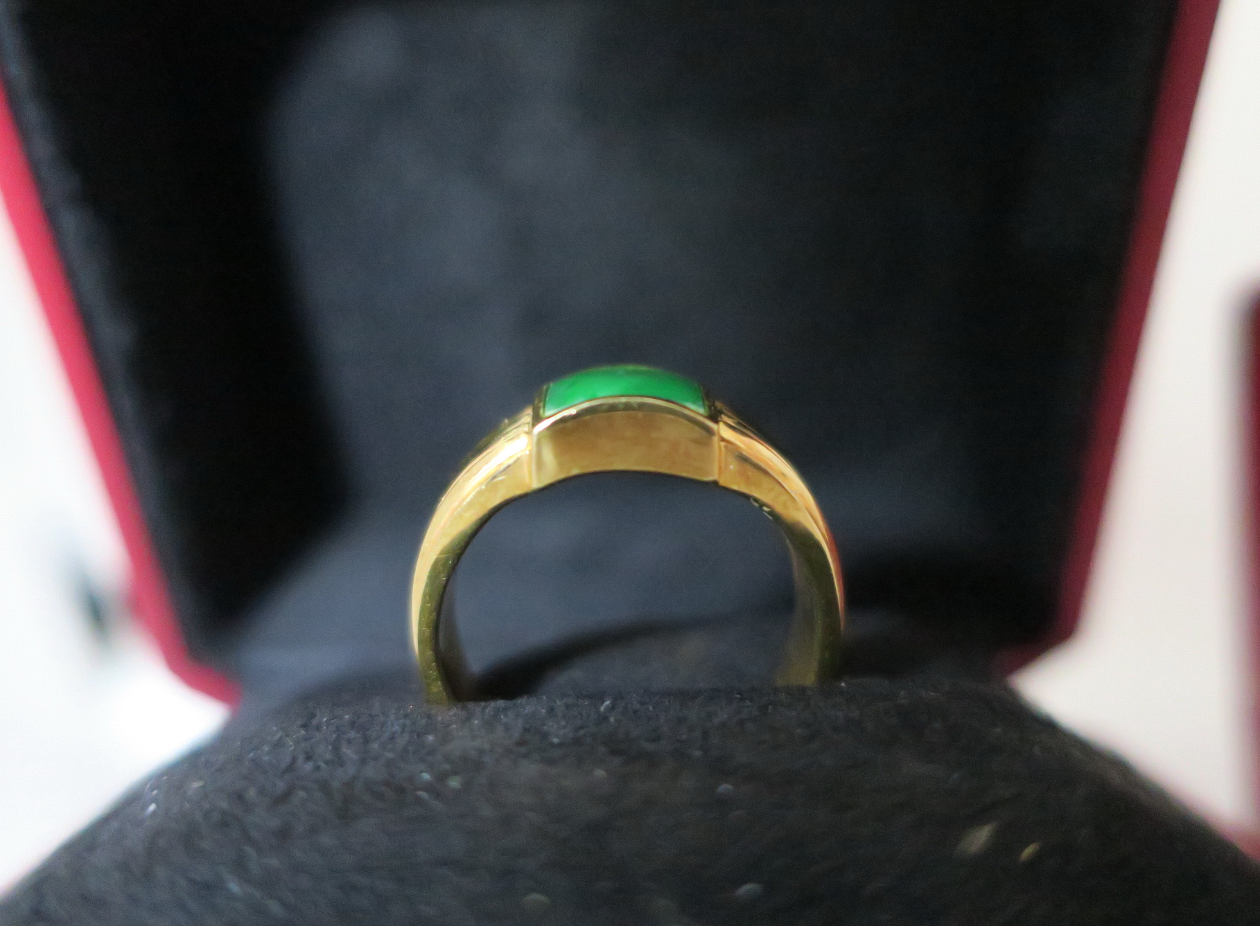 天然翡翠 B貨 戒指 18K金戒台 身上帶點綠顯落落大方 4