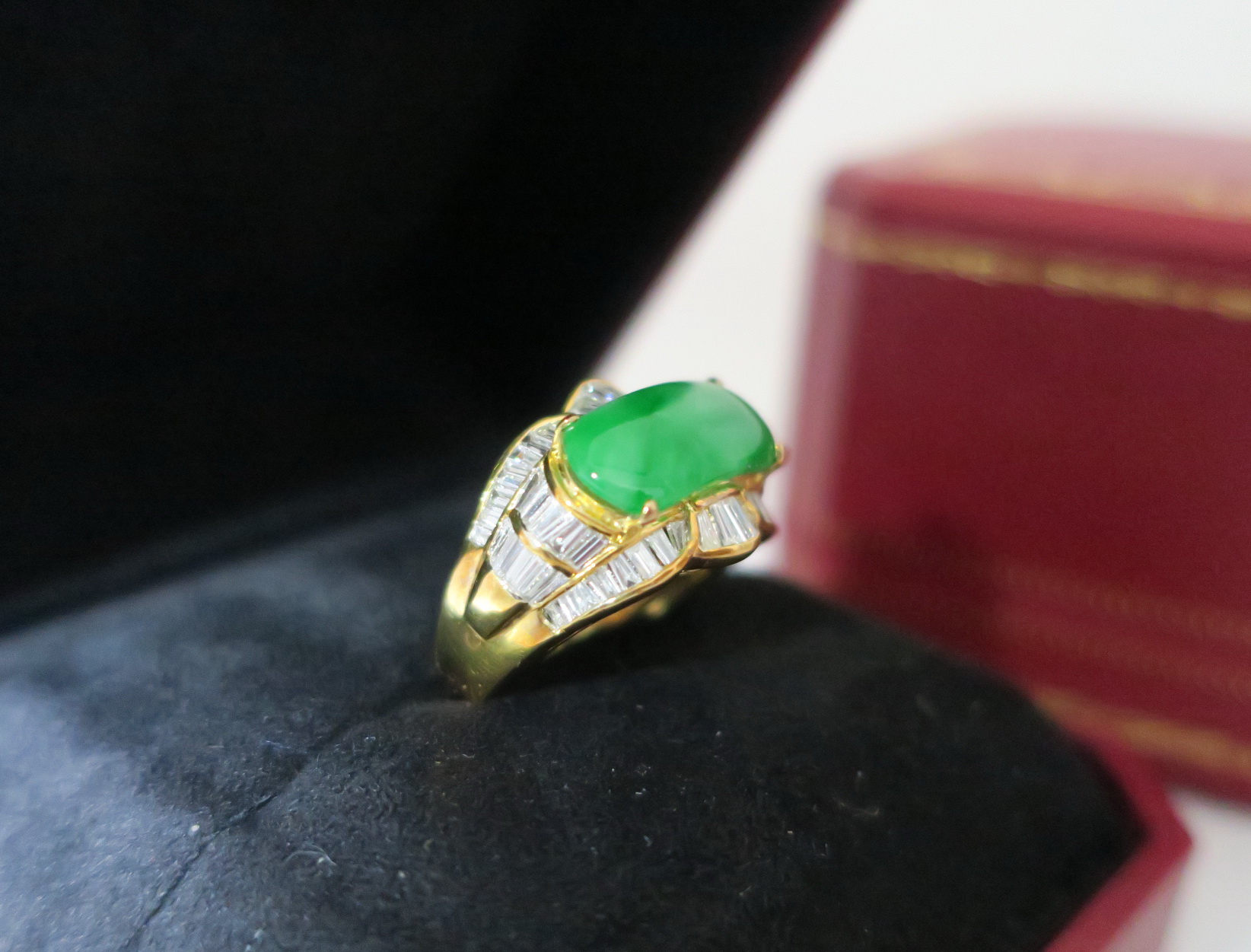 天然 高品質 A貨翡翠 鑲鑽戒指 18K金戒台 身上帶點綠顯落落大方 2