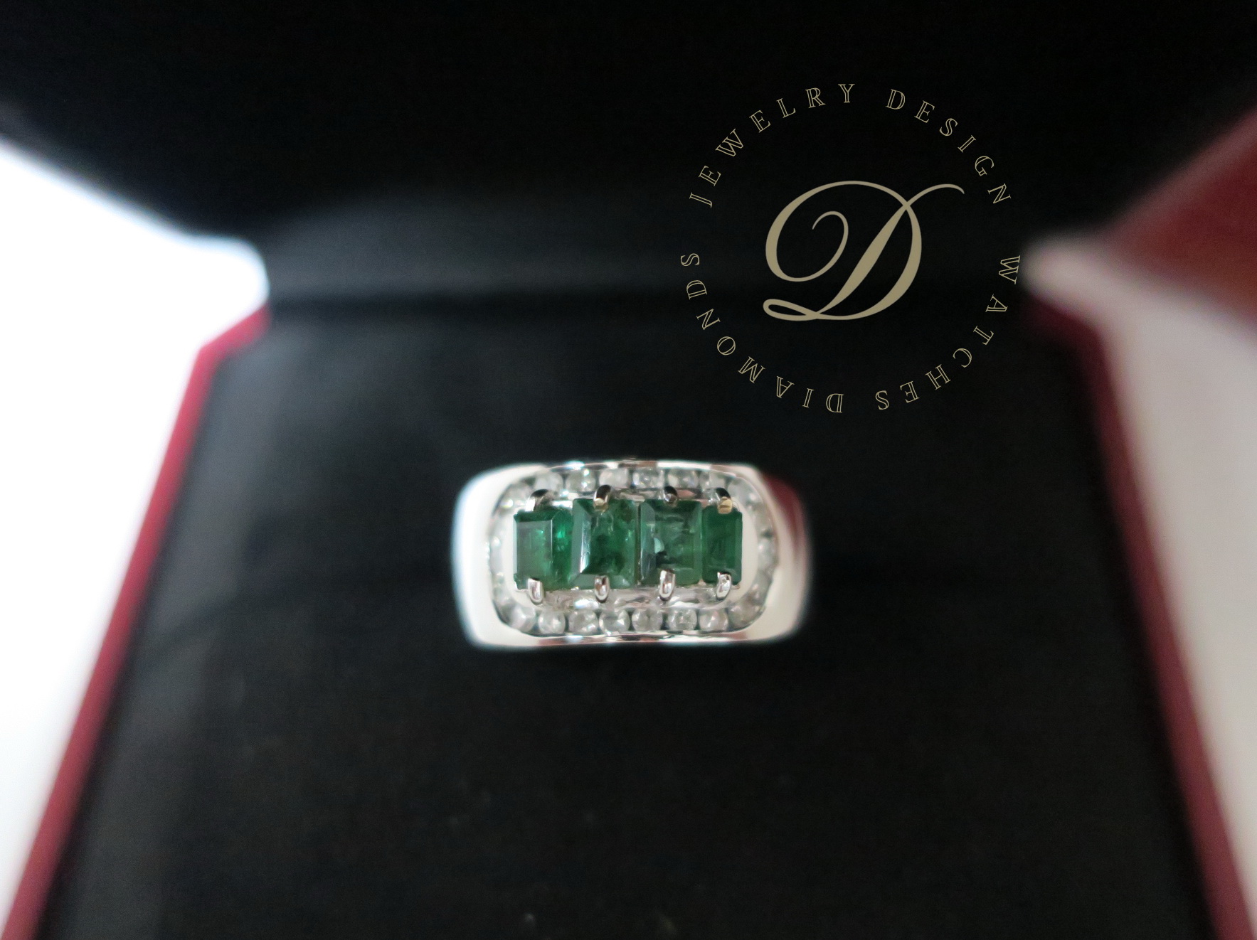 天然 祖母綠 鑲鑽戒指 18K白金戒台 身上帶點綠顯落落大方