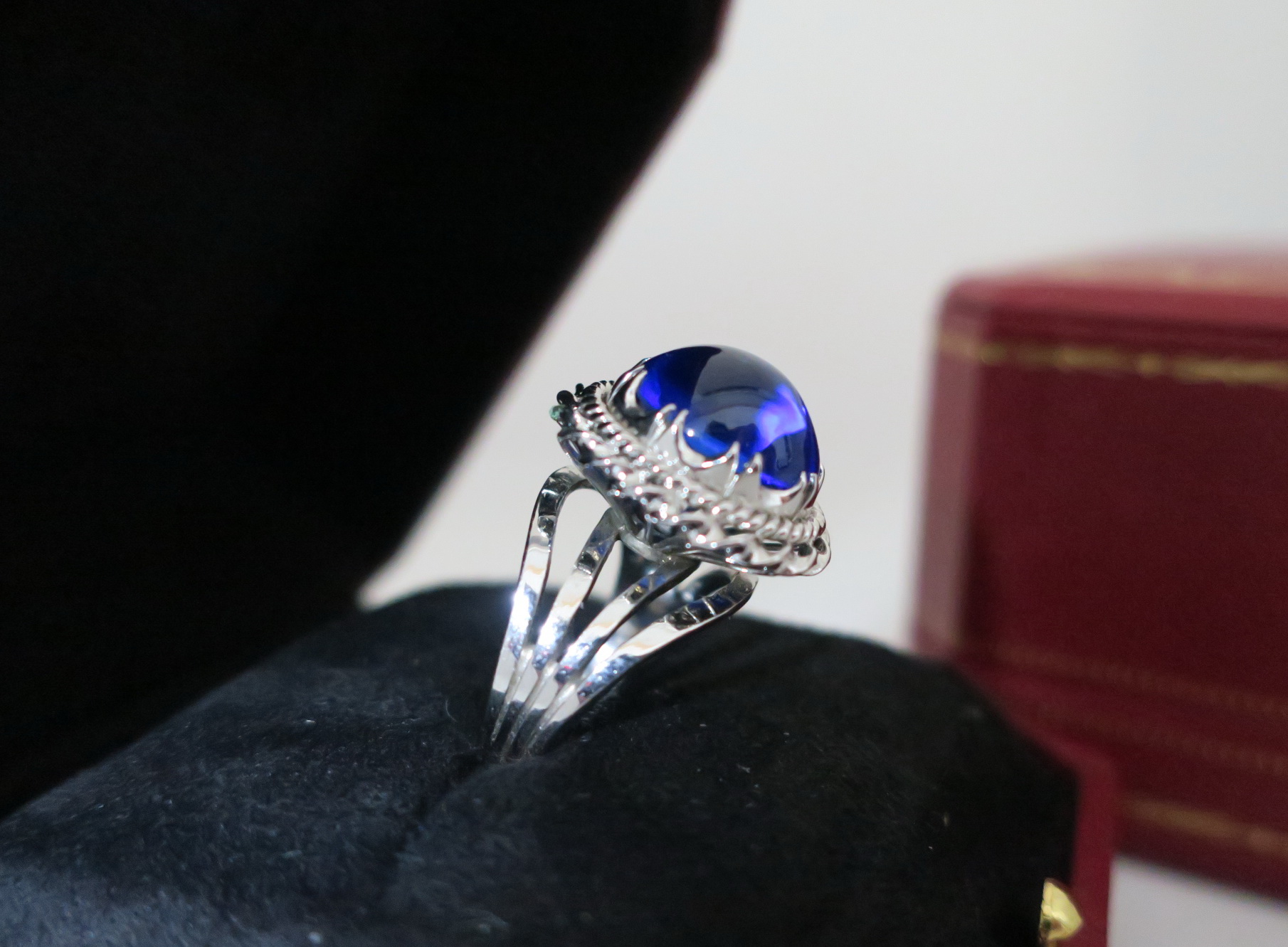 天然 藍色半寶石 戒指 18K白金 麻花造型戒台 低調凸顯個人品味 2