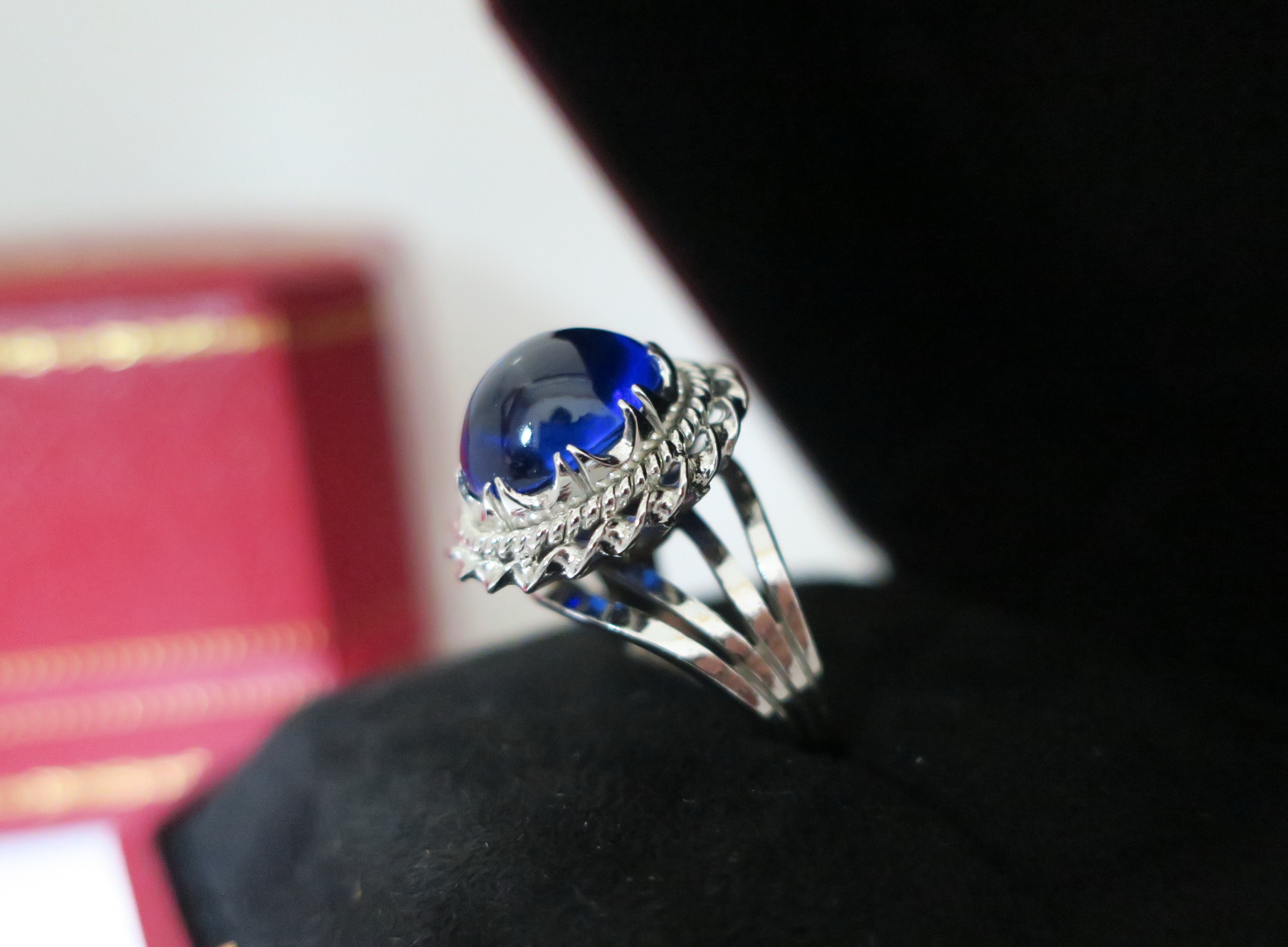 天然 藍色半寶石 戒指 18K白金 麻花造型戒台 低調凸顯個人品味 3