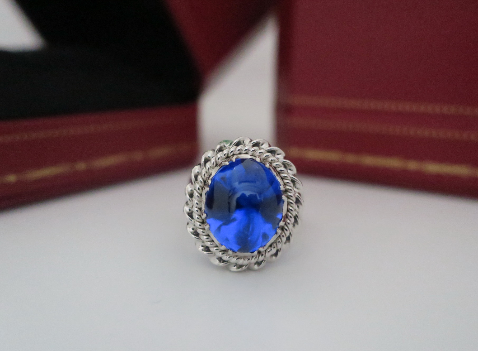 天然 藍色半寶石 戒指 18K白金 麻花造型戒台 低調凸顯個人品味 4