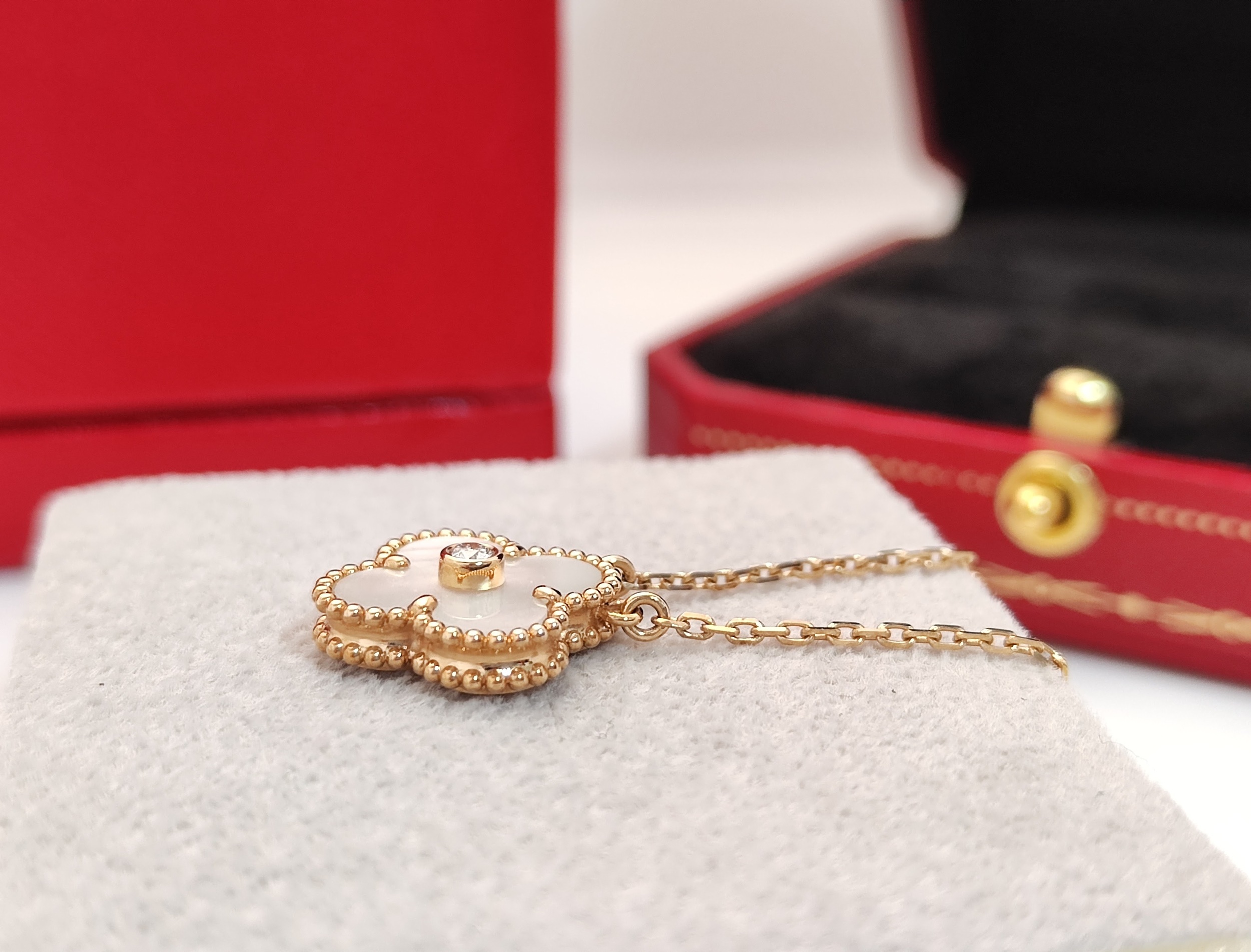 小資首選 幸運草 四葉草項鍊/吊墬 18K金 白色珍珠母貝 鑲天然真鑽 優雅迷人 3