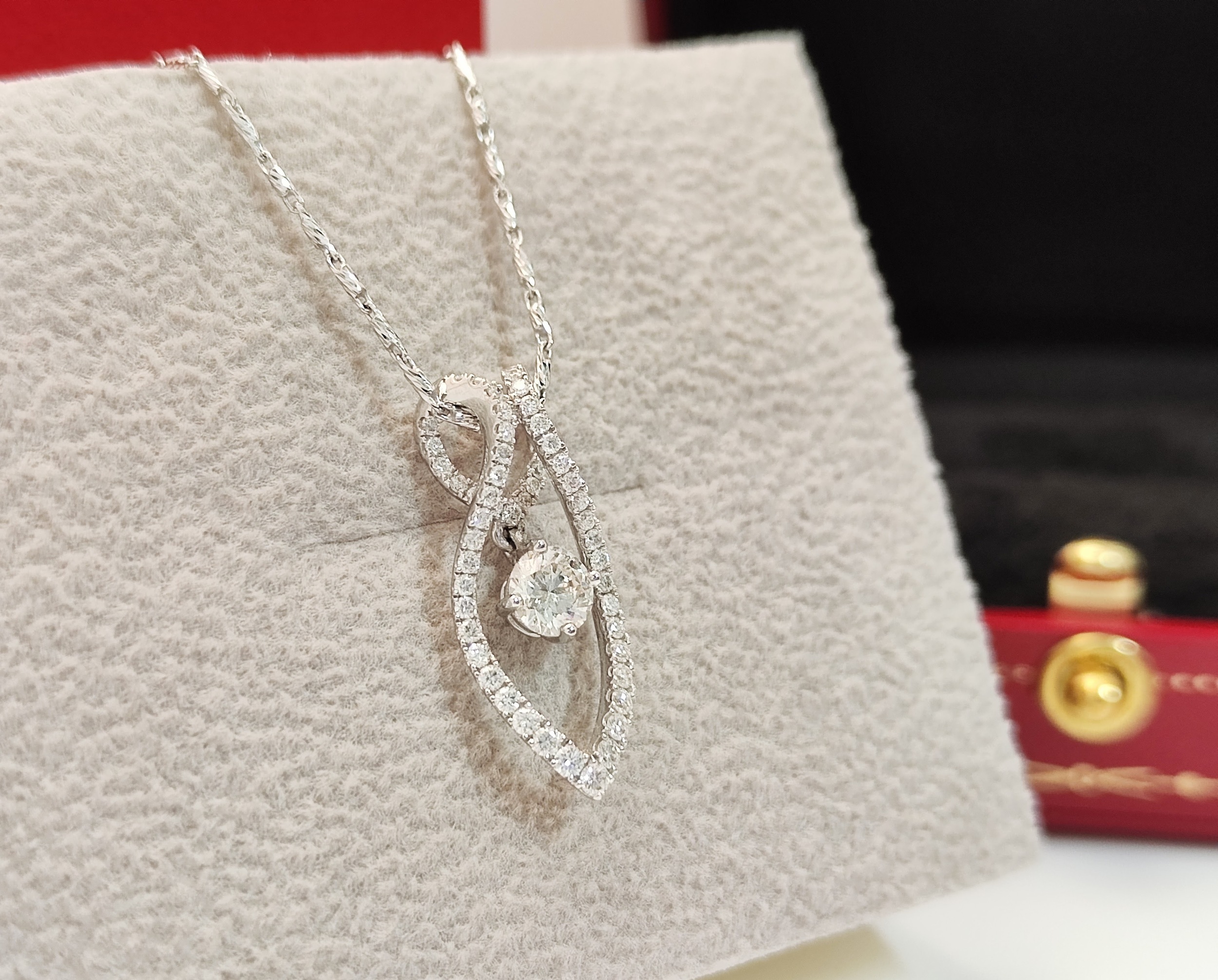 天然 鑽石項鍊/吊墬 高跟鞋造型 GIA國際證書 主鑽32分 典雅大方 2