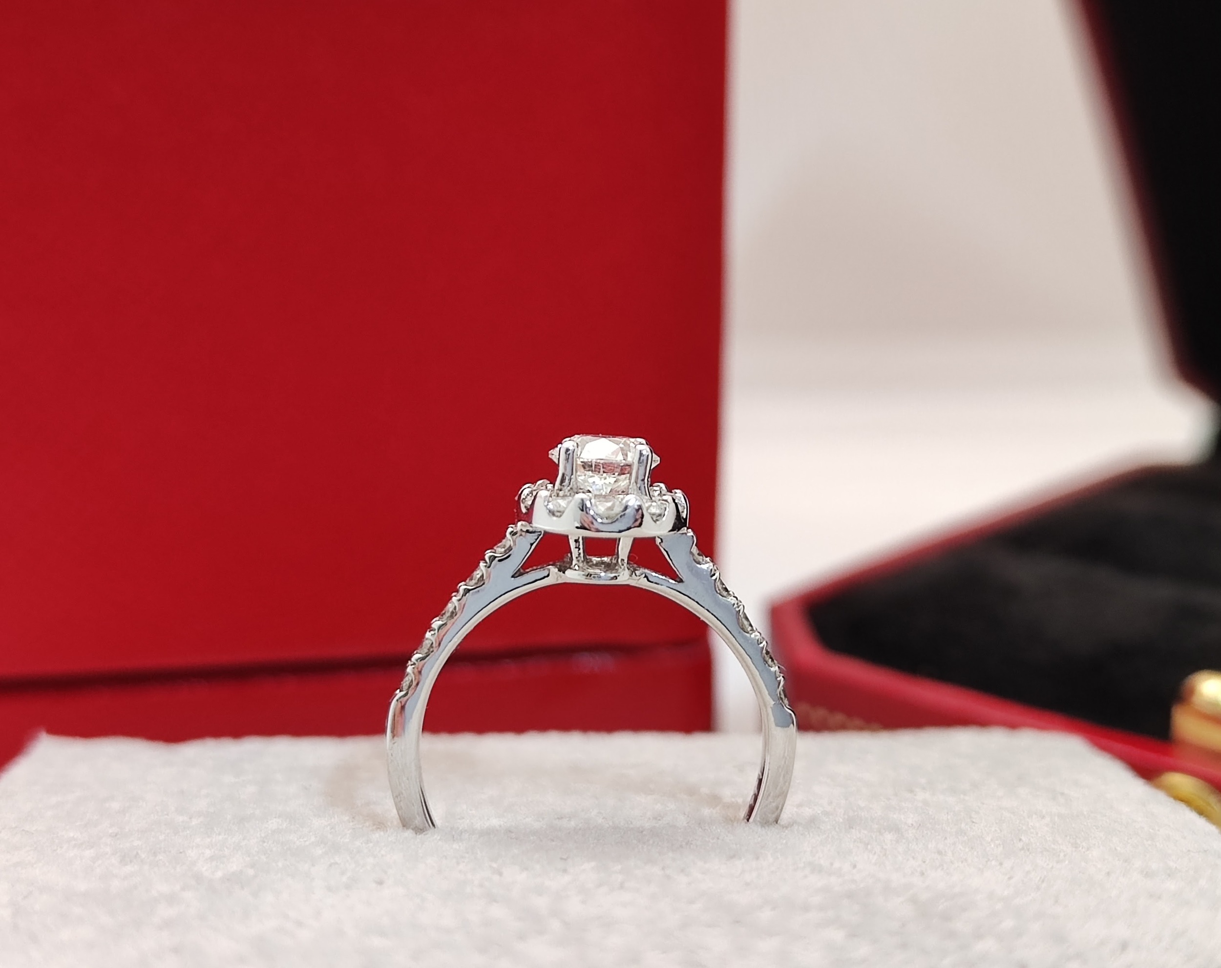 天然 鑽石戒指 花瓣造型鑲崁 GIA國際證書 主鑽50分 高貴華麗 豪華戒台 2