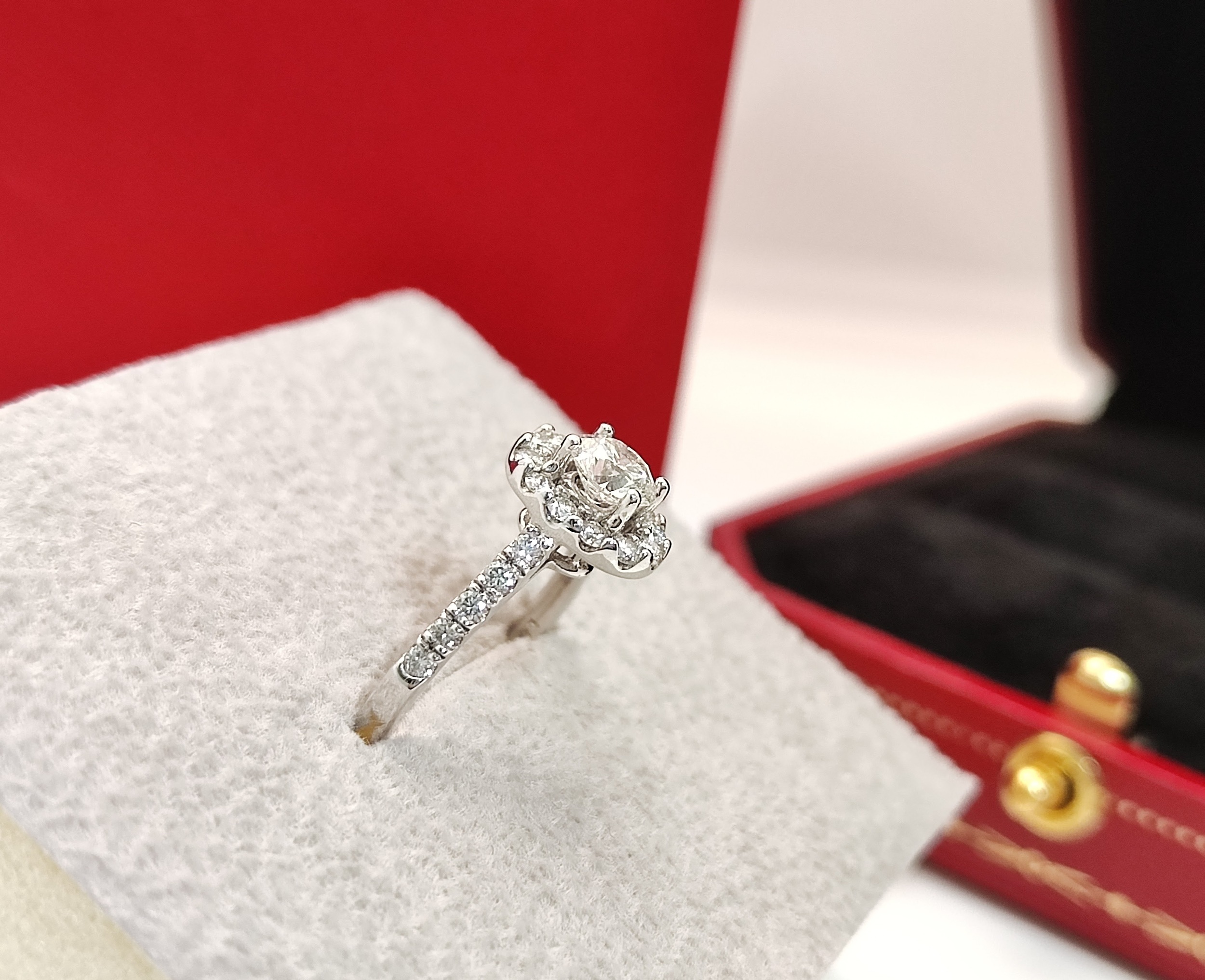 天然 鑽石戒指 花瓣造型鑲崁 GIA國際證書 主鑽50分 高貴華麗 豪華戒台 3