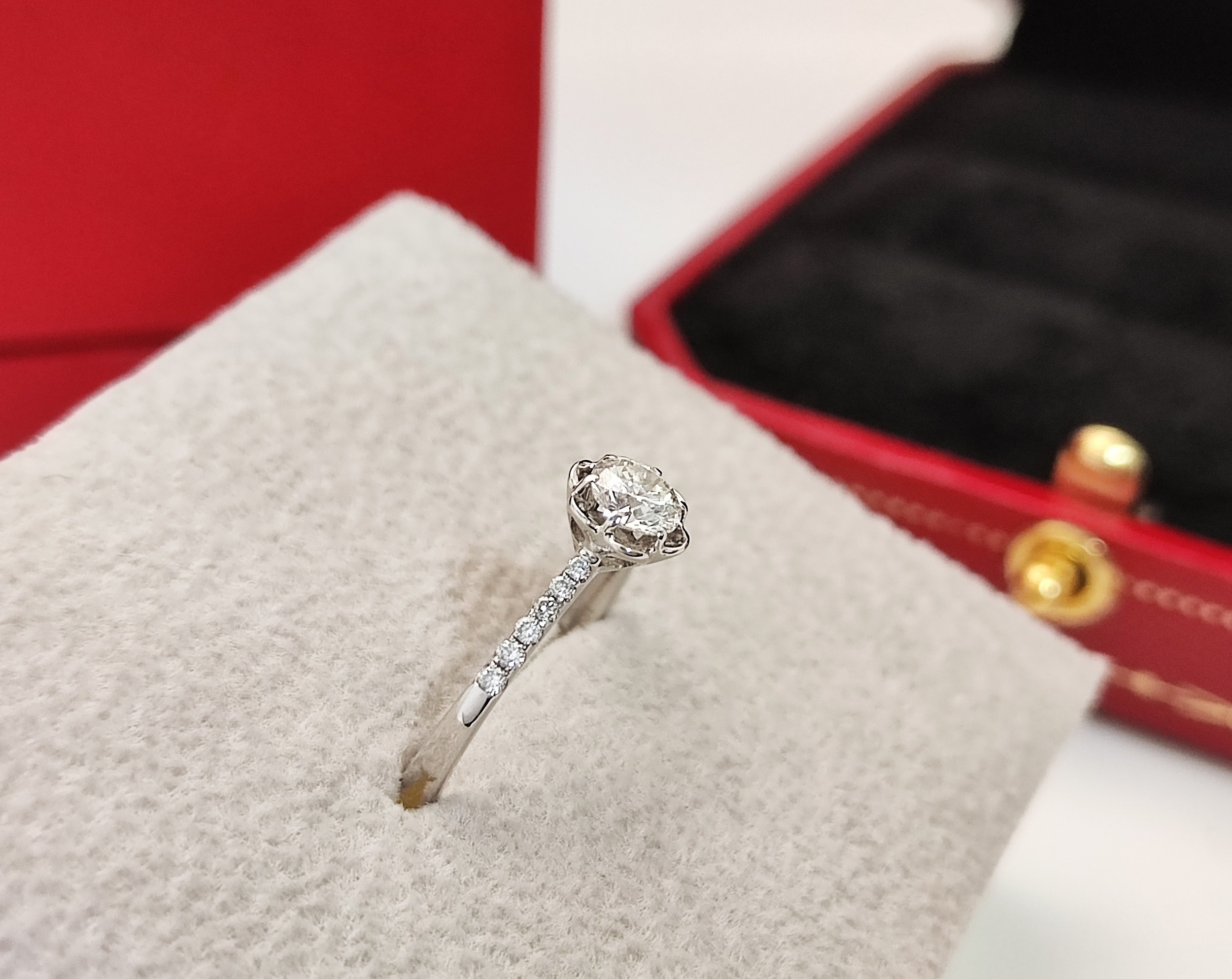 天然 鑽石戒指 花瓣鑲鑽戒台 18K金鑲崁 國內證書 主鑽35分 8心8箭車工 超級迷人 2