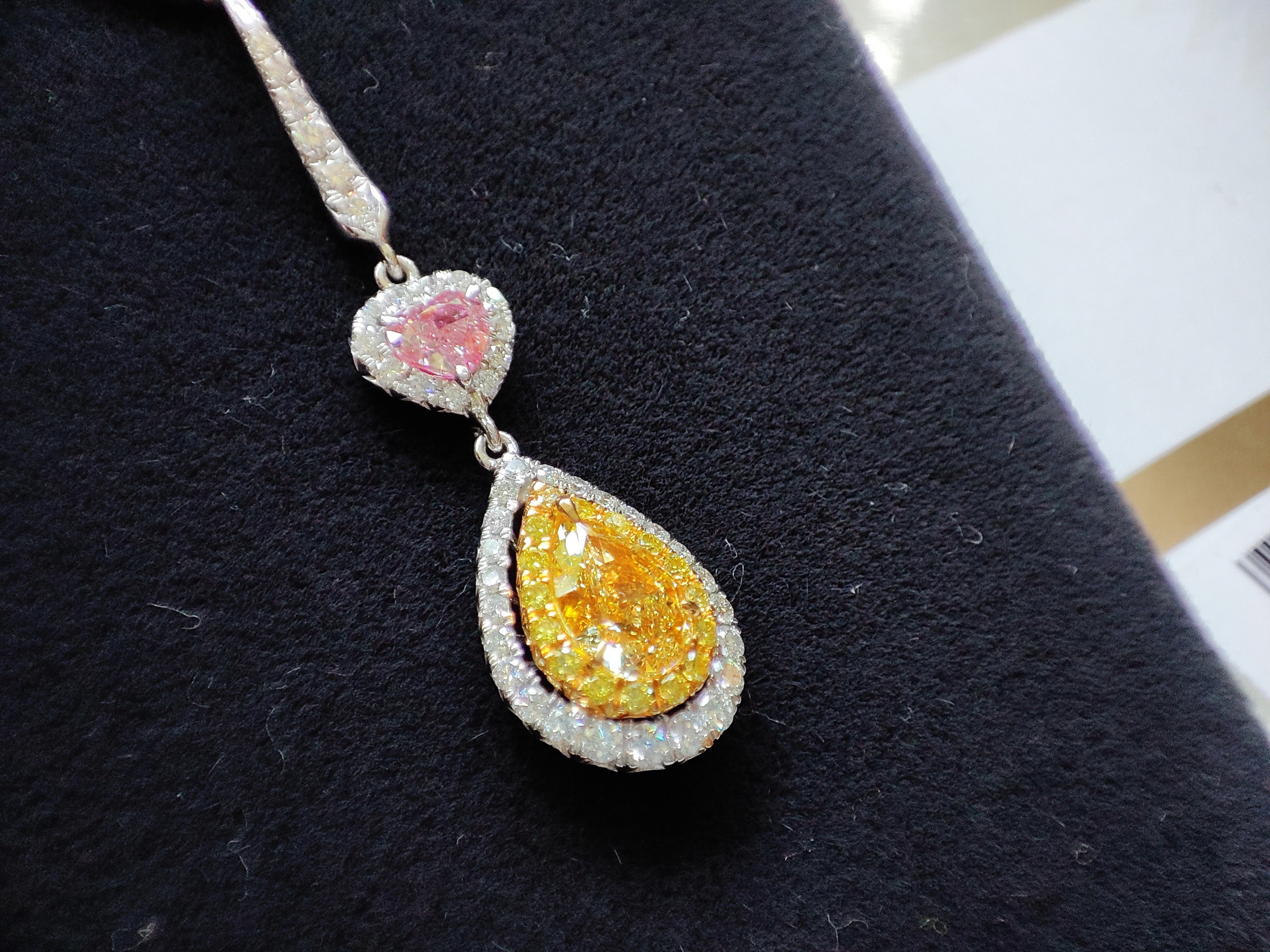 GIA黃金鑽 彩鑽 水滴形主石1.00克拉 FANCY LIGHT YELLOW 等級 配鑽 心形粉紅鑽 鑽石項鍊 2