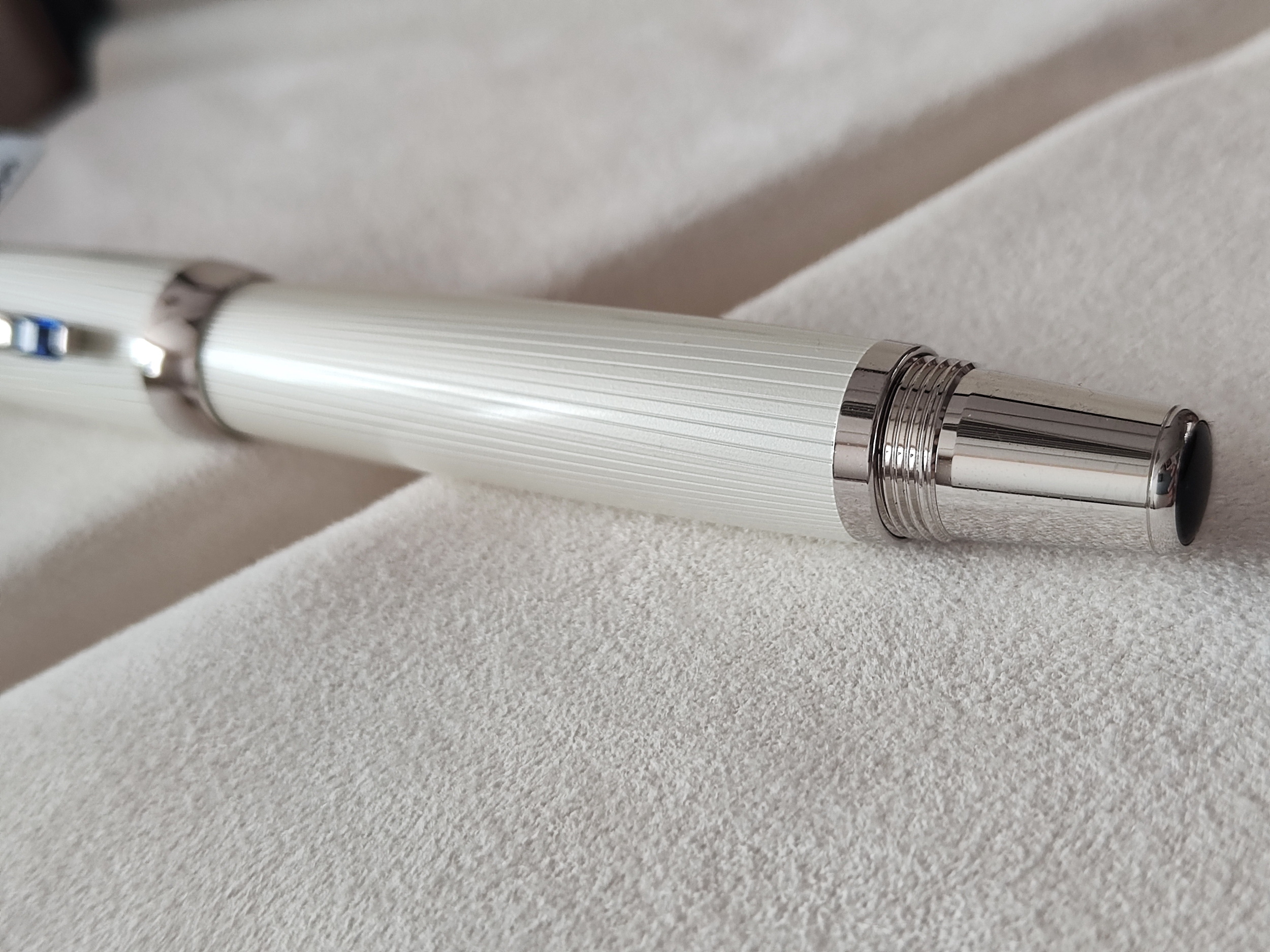 萬寶龍 Montblanc 全新 波希米亞 珍珠白 藍寶石 鋼珠筆~原廠盒單 5