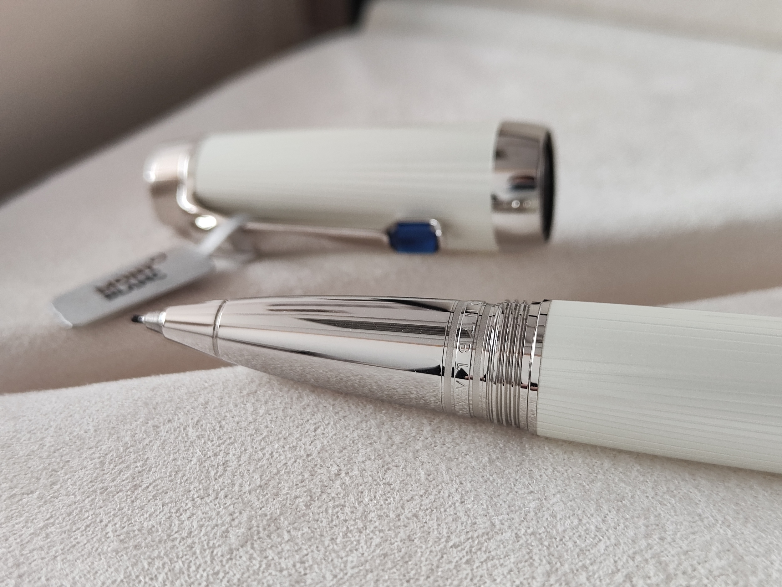 萬寶龍 Montblanc 全新 波希米亞 珍珠白 藍寶石 鋼珠筆~原廠盒單 6