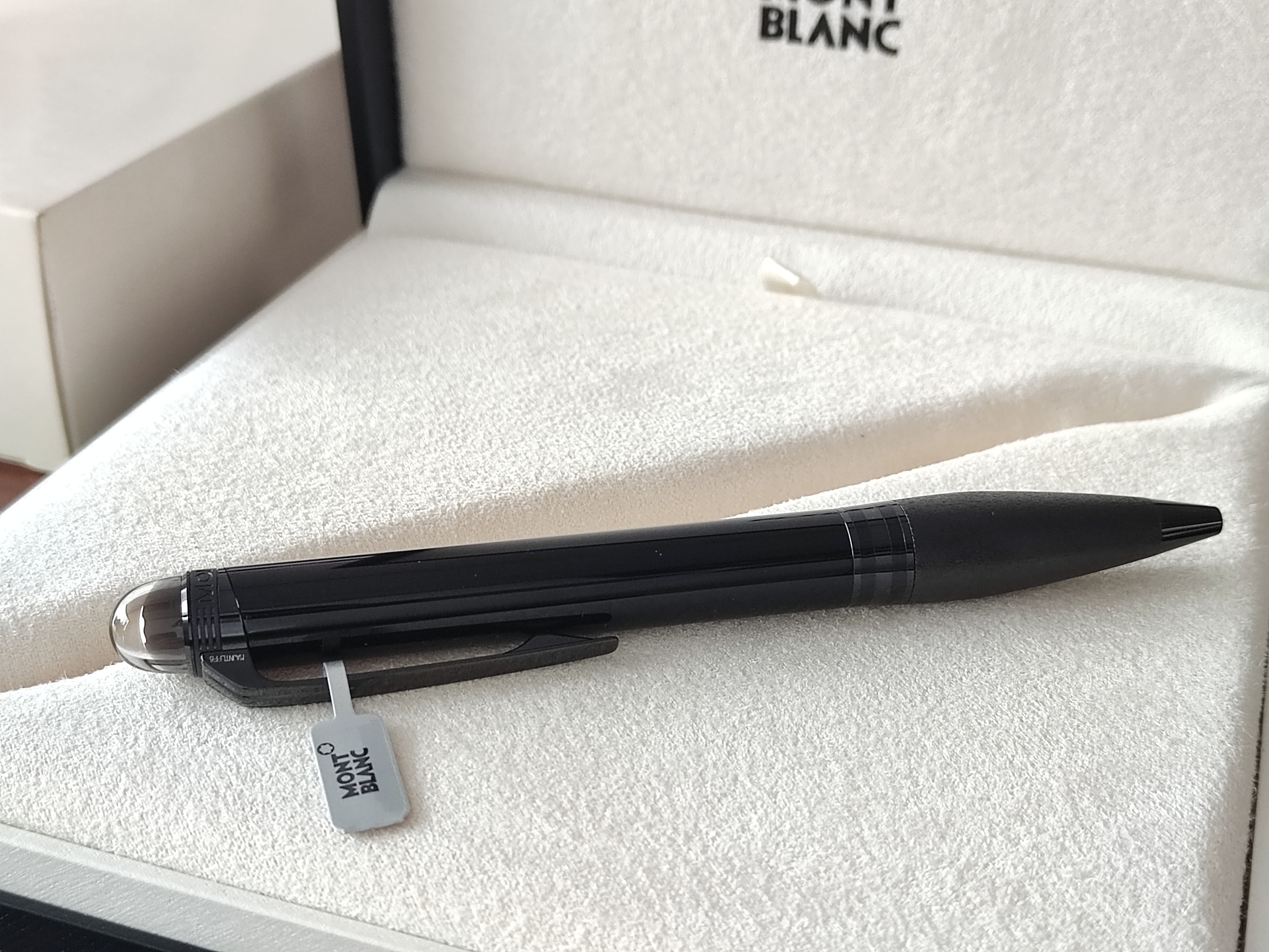萬寶龍 Montblanc 全新 星際行者 BlackCosmos系列 黑色筆身 原子筆/鋼珠筆~原廠盒單