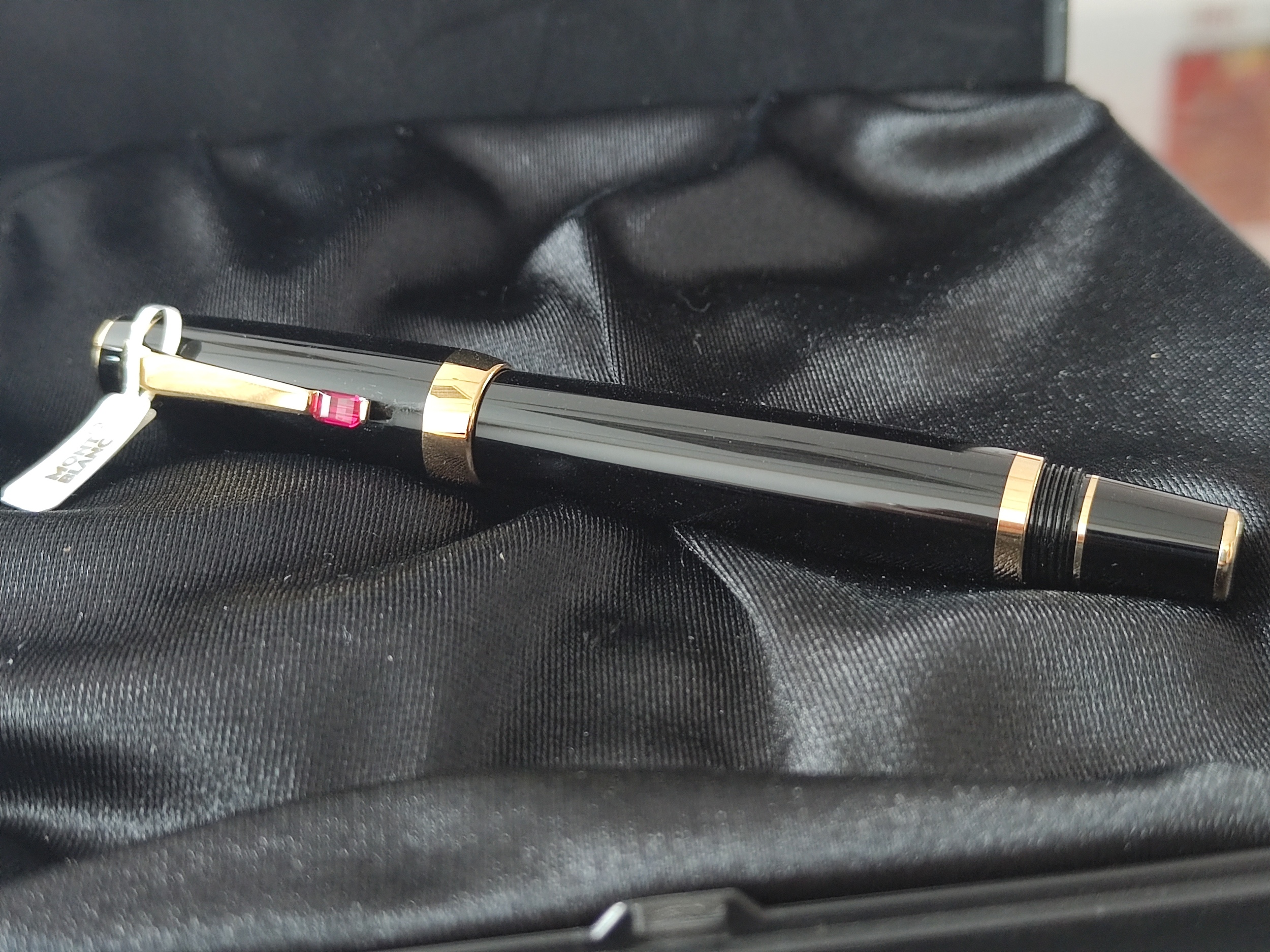 萬寶龍 Montblanc 全新 波希米亞 黑色 鋼珠筆 紅寶石~原廠盒單