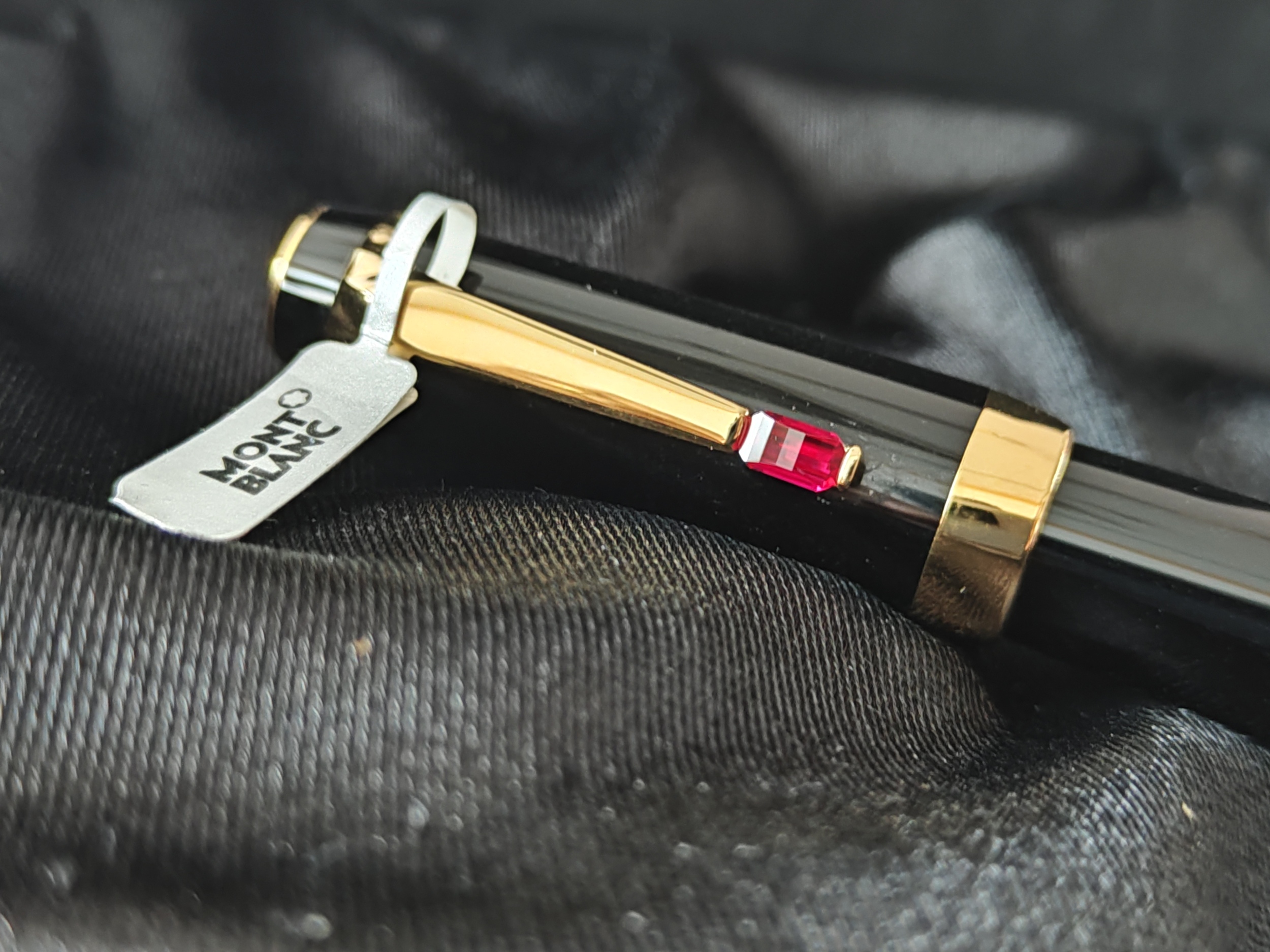 萬寶龍 Montblanc 全新 波希米亞 黑色 鋼珠筆 紅寶石~原廠盒單 3