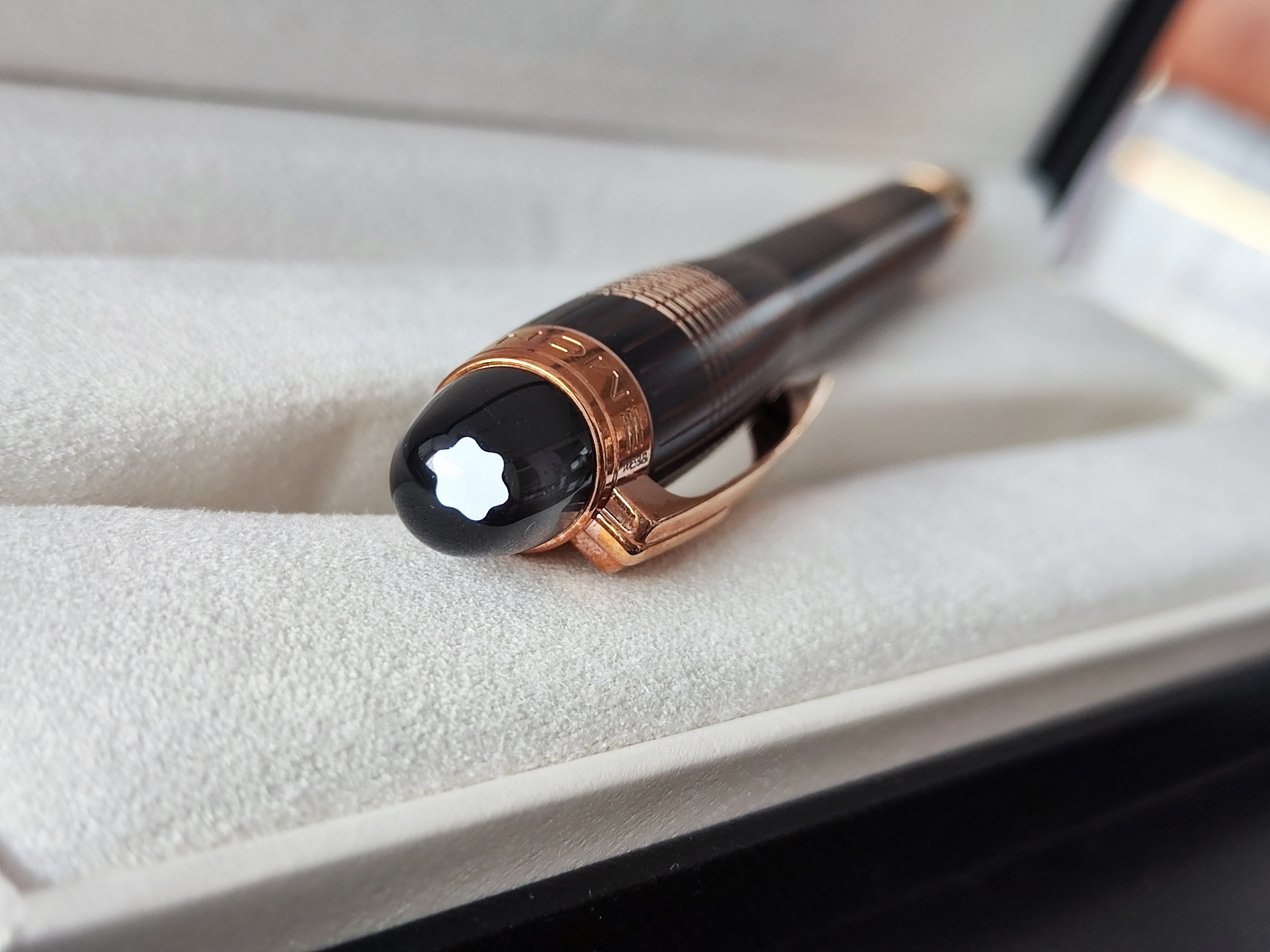 萬寶龍 Montblanc 全新 漂浮玫瑰金 金屬格紋 鋼珠筆~原廠盒單 2