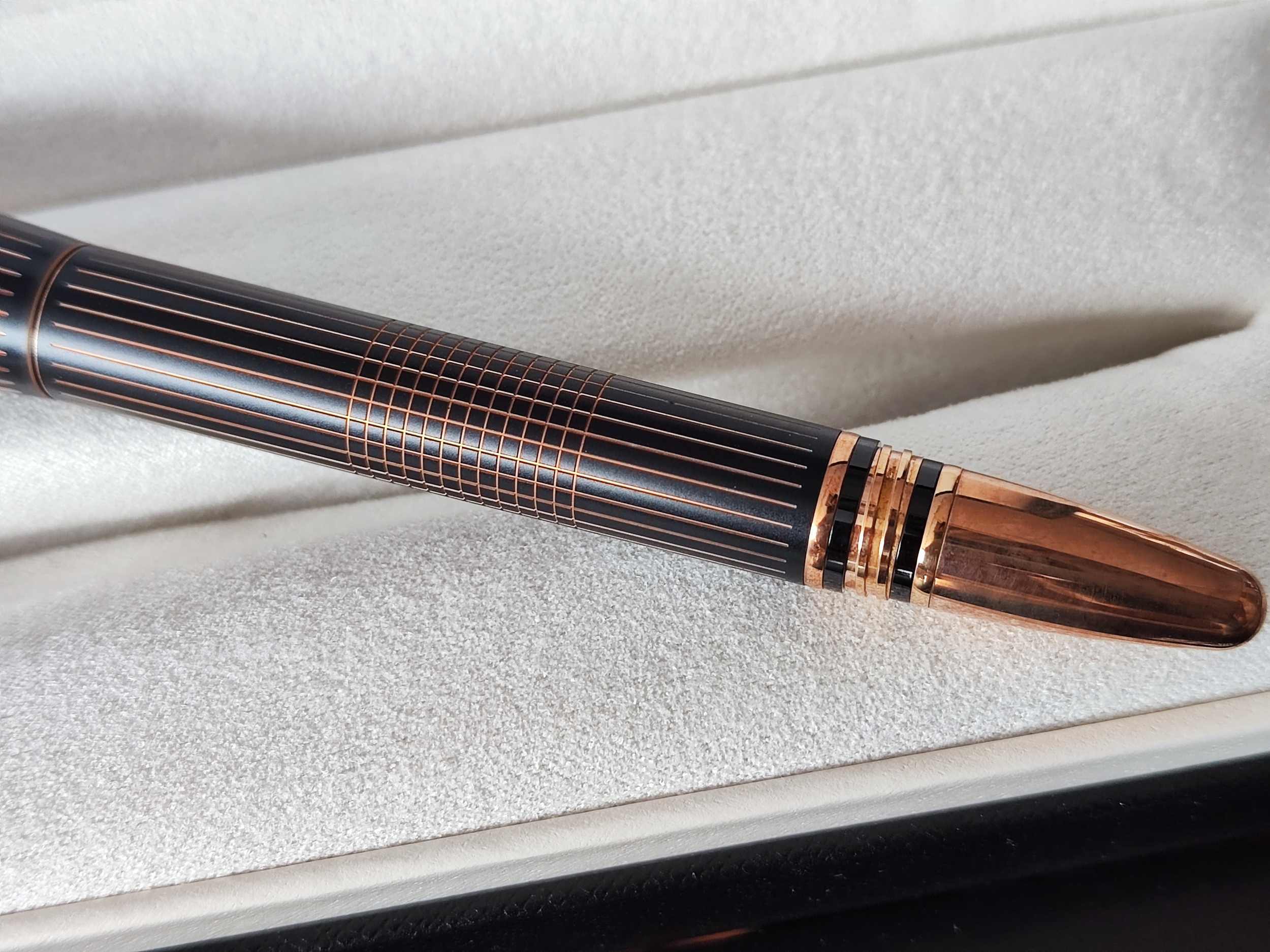 萬寶龍 Montblanc 全新 漂浮玫瑰金 金屬格紋 鋼珠筆~原廠盒單 4