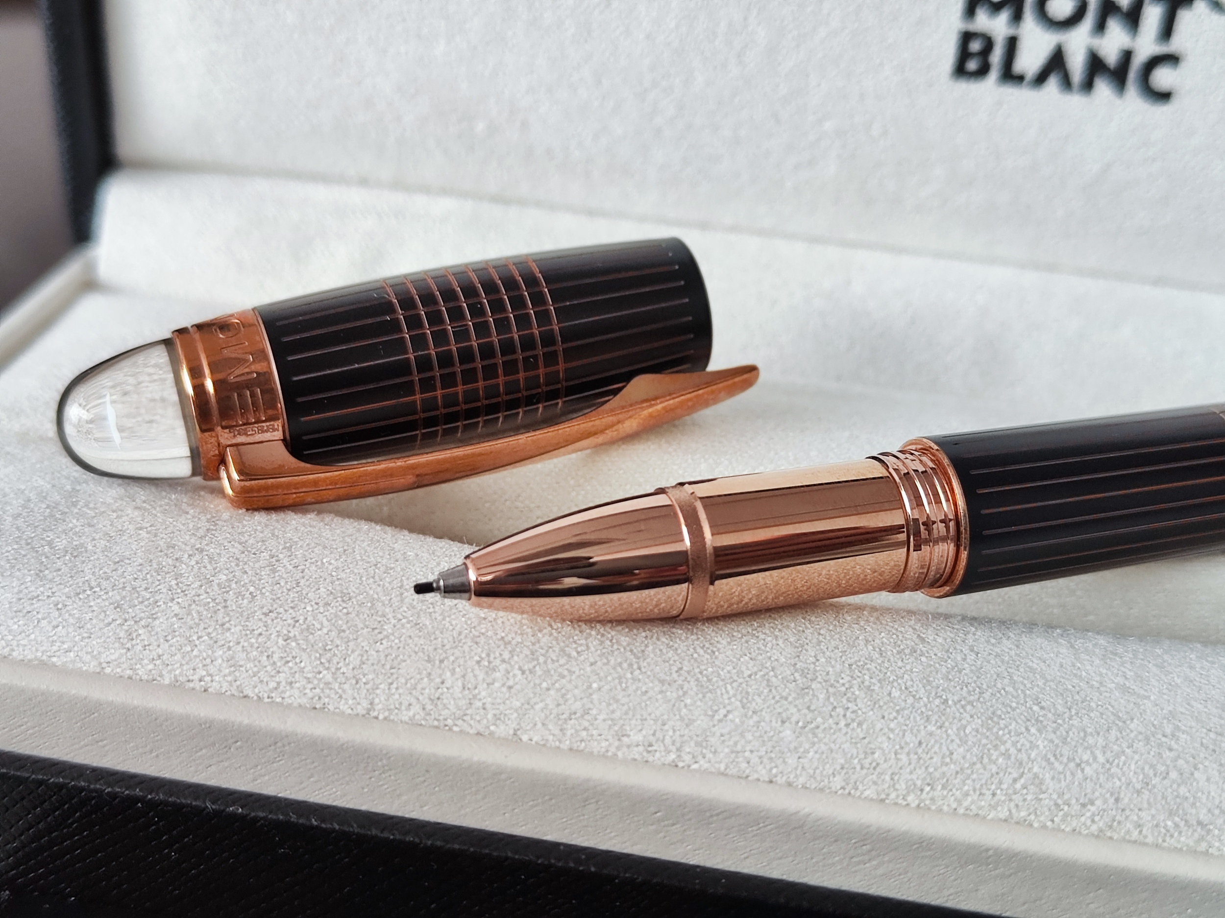 萬寶龍 Montblanc 全新 漂浮玫瑰金 金屬格紋 鋼珠筆~原廠盒單 5