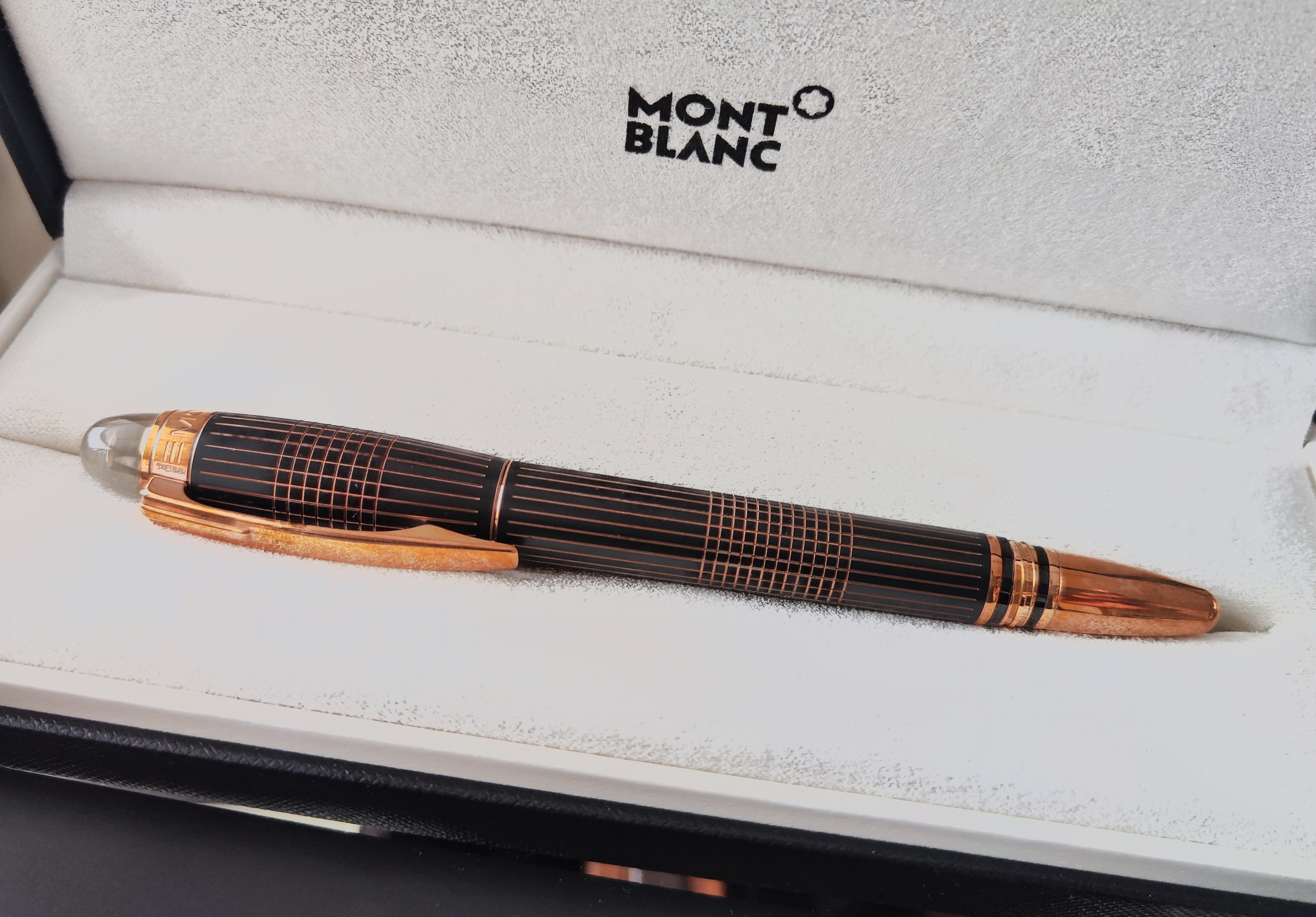 萬寶龍 Montblanc 全新 漂浮玫瑰金 金屬格紋 鋼珠筆~原廠盒單