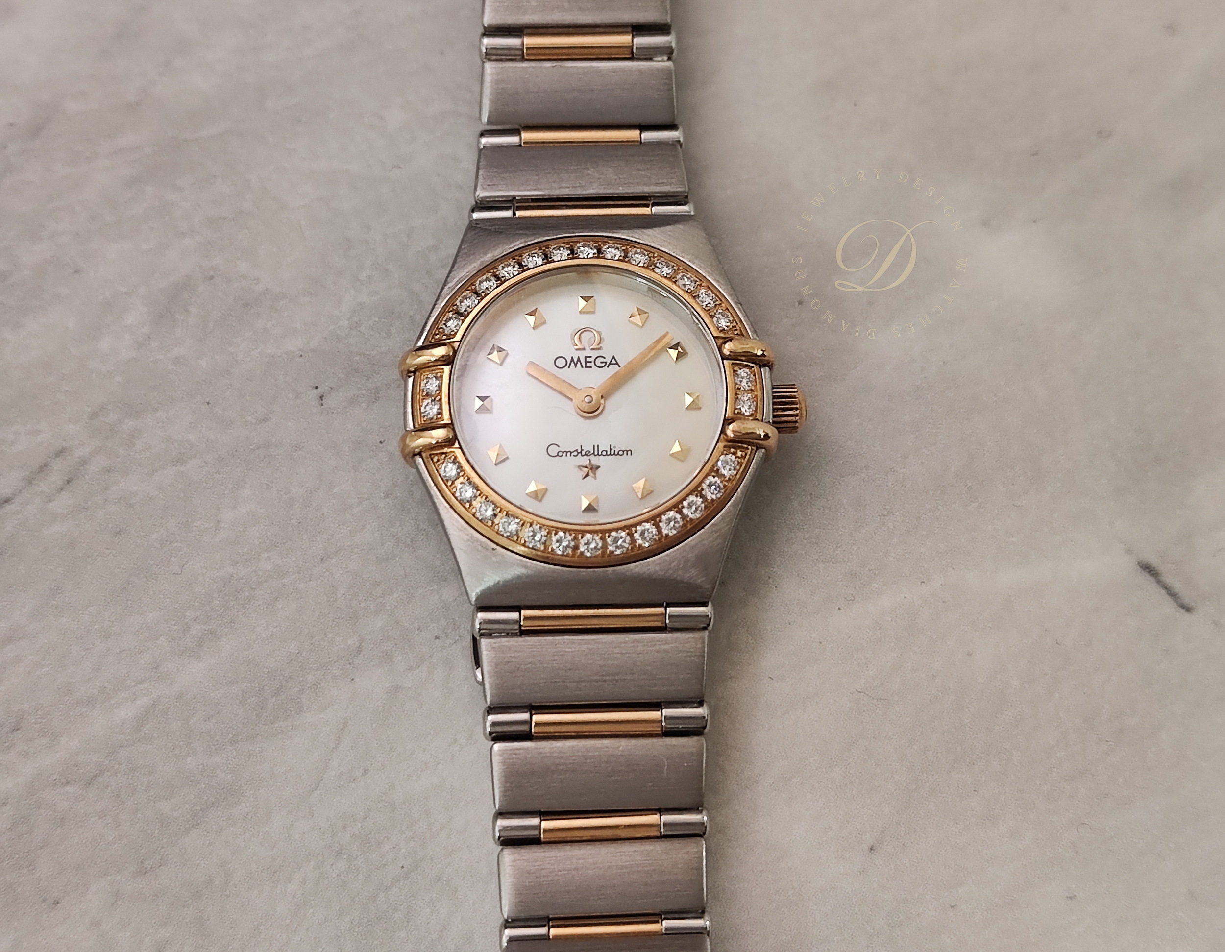 OMEGA 星座系列 女用 原鑲鑽圈 半金錶殼 錶徑22mm 白色貝殼面盤 正常氧化 優惠出讓