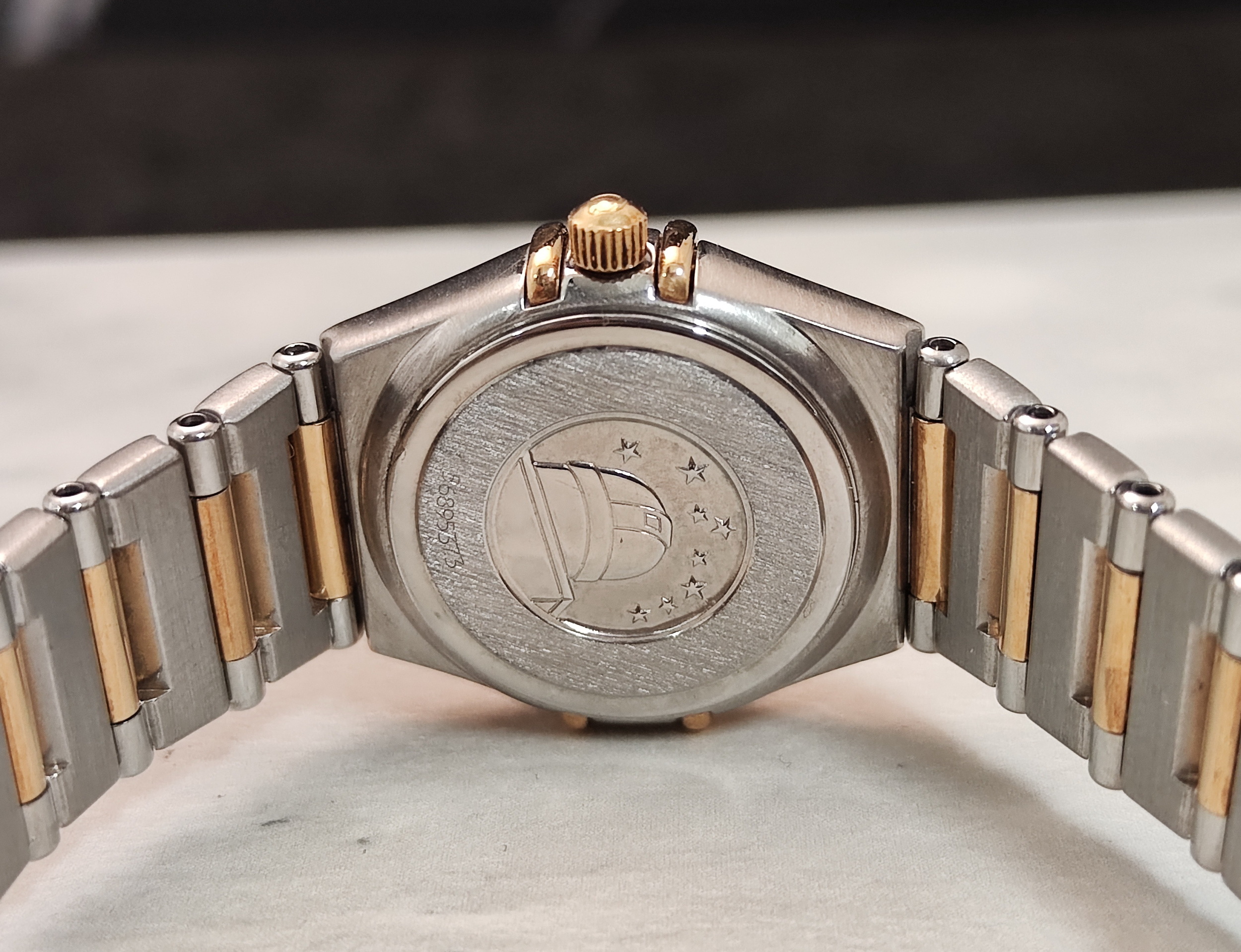 OMEGA 星座系列 女用 原鑲鑽圈 半金錶殼 錶徑22mm 白色貝殼面盤 正常氧化 優惠出讓 5