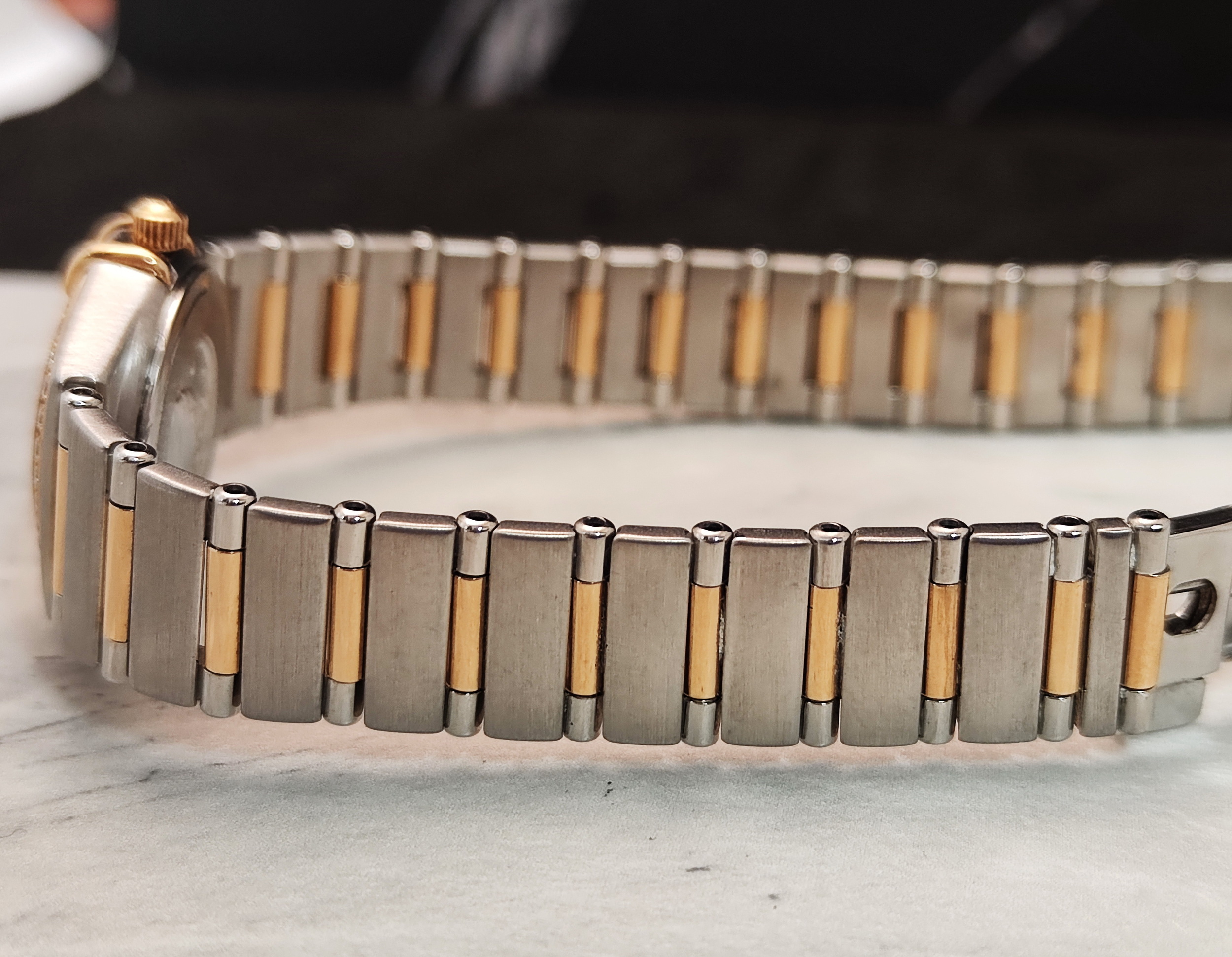 OMEGA 星座系列 女用 原鑲鑽圈 半金錶殼 錶徑22mm 白色貝殼面盤 正常氧化 優惠出讓 6