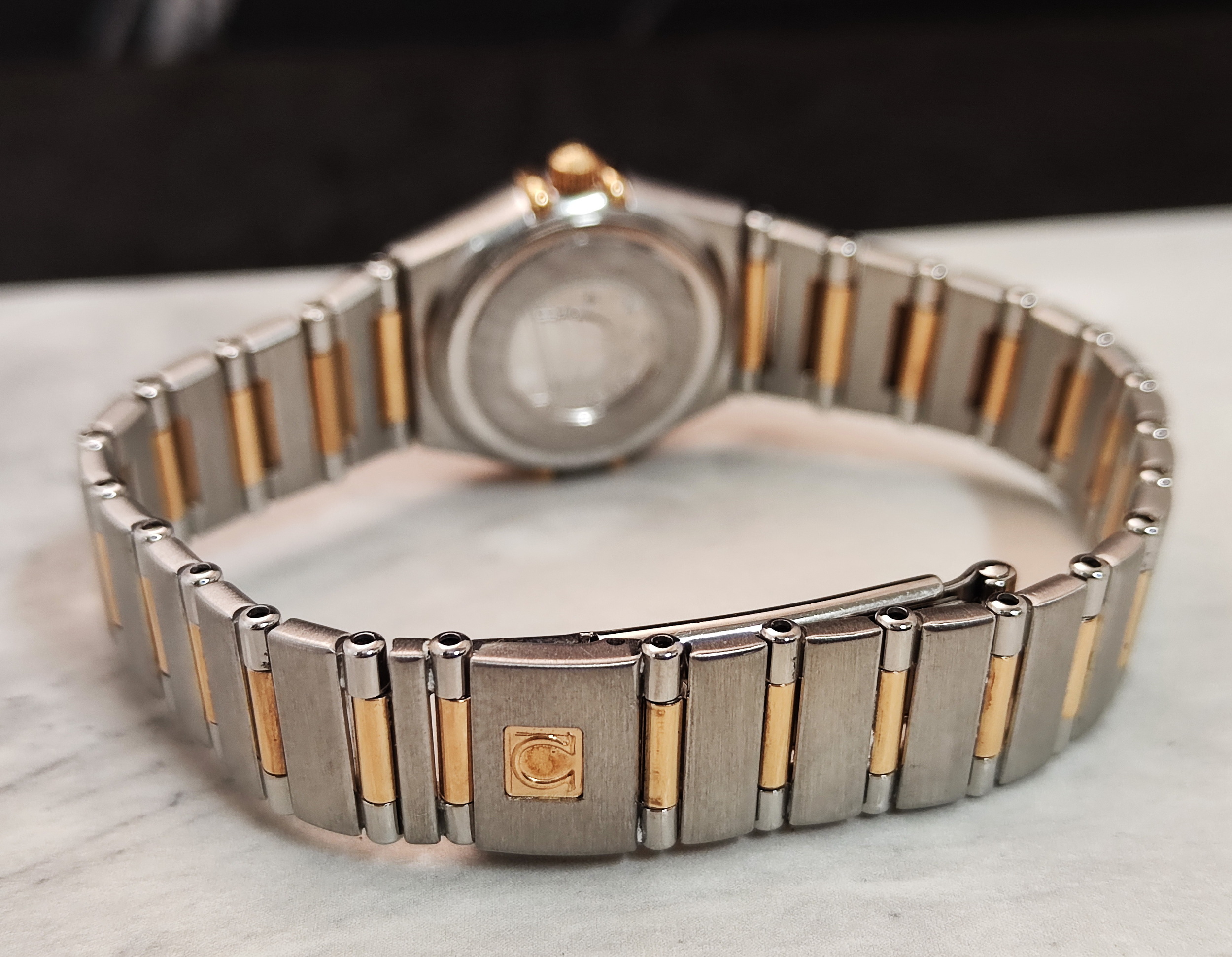 OMEGA 星座系列 女用 原鑲鑽圈 半金錶殼 錶徑22mm 白色貝殼面盤 正常氧化 優惠出讓 7