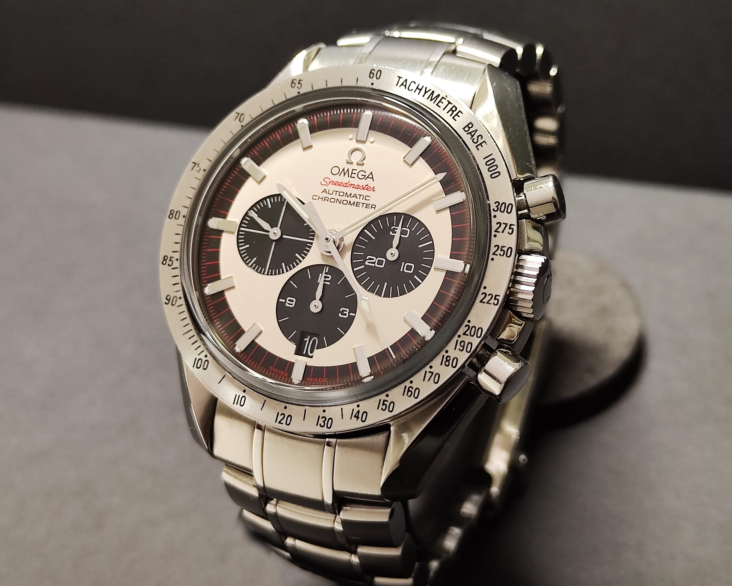 OMEGA 超霸 speedmaster 舒馬克 F1特別款 大錶徑42mm 熊貓面盤 計時功能 全球限量~原廠盒單 2