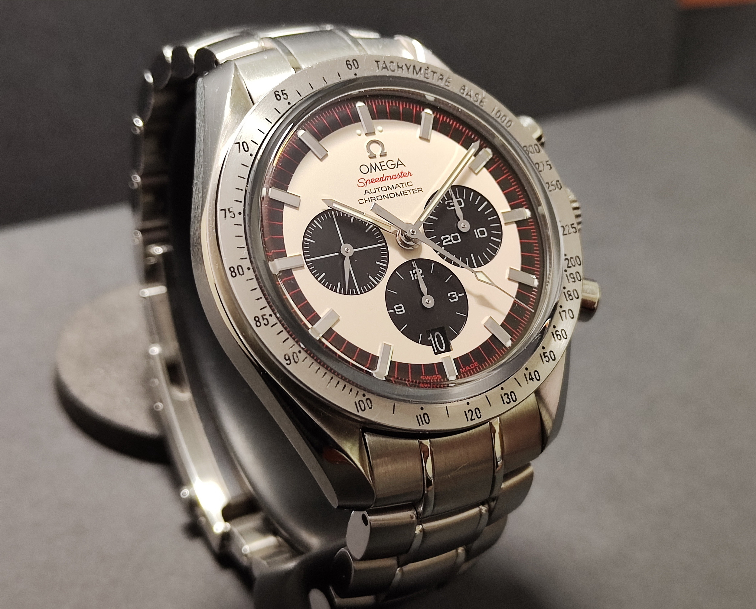 OMEGA 超霸 speedmaster 舒馬克 F1特別款 大錶徑42mm 熊貓面盤 計時功能 全球限量~原廠盒單 3