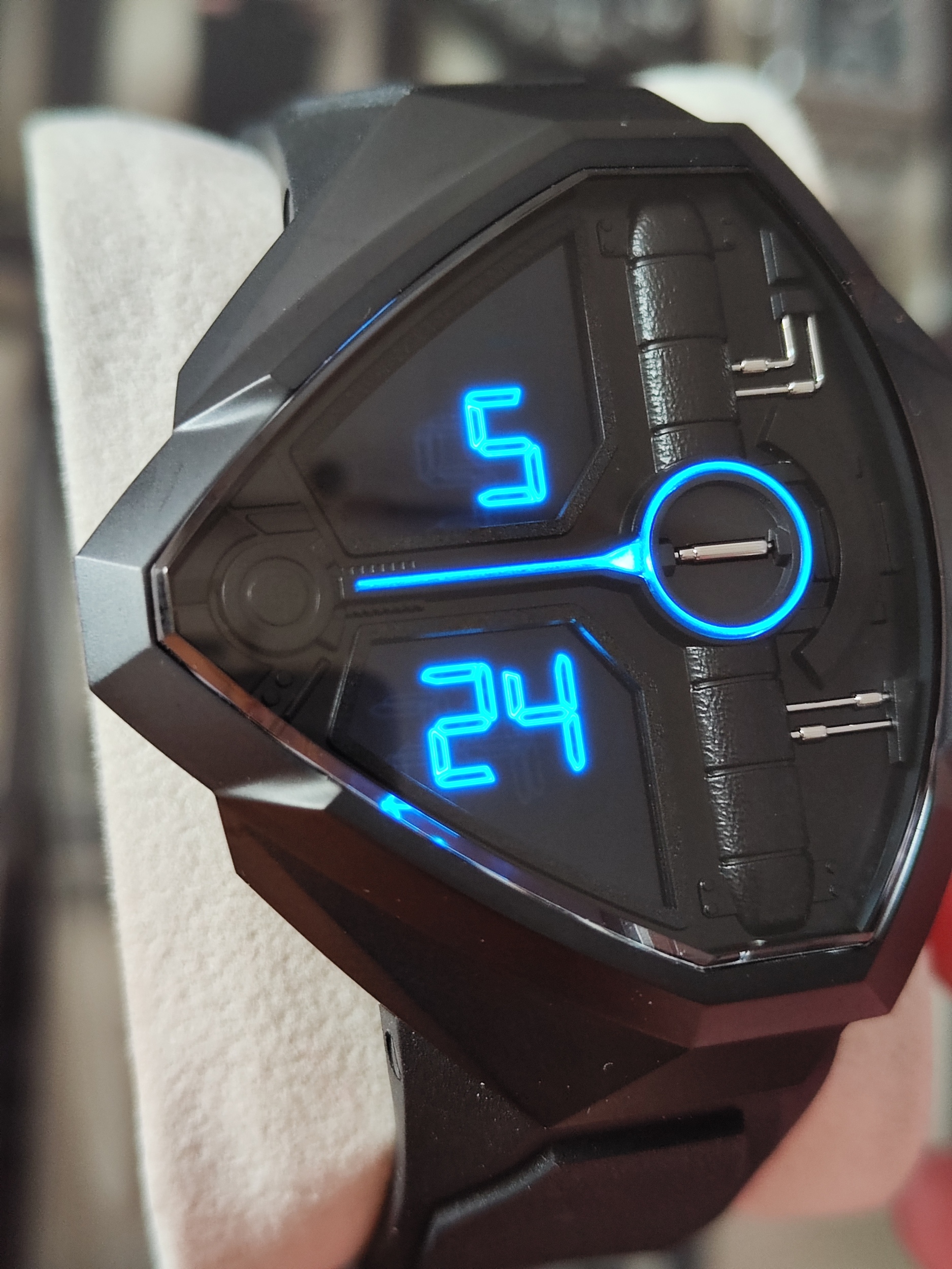 漢米爾頓 HAMILTON 全新 《沙丘：第二部》限量聯名款 大錶徑51mm 石英機芯 OLED發光面盤~原廠盒單 2024AD 7