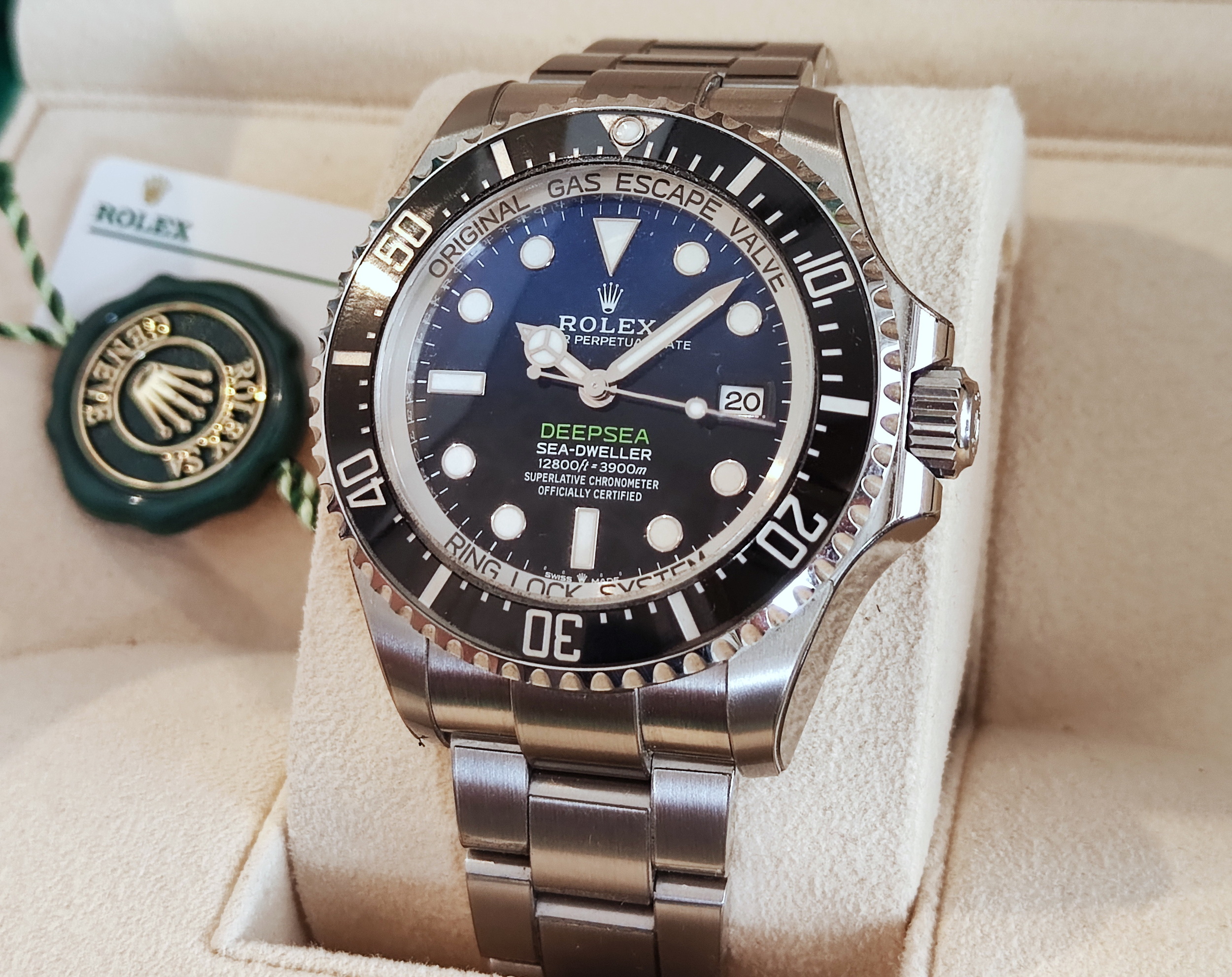 勞力士 最新 漸藍 水鬼王 136660DB 大錶徑44mm 自動上鍊 黑水鬼 136660~原廠盒單 2024近新 2