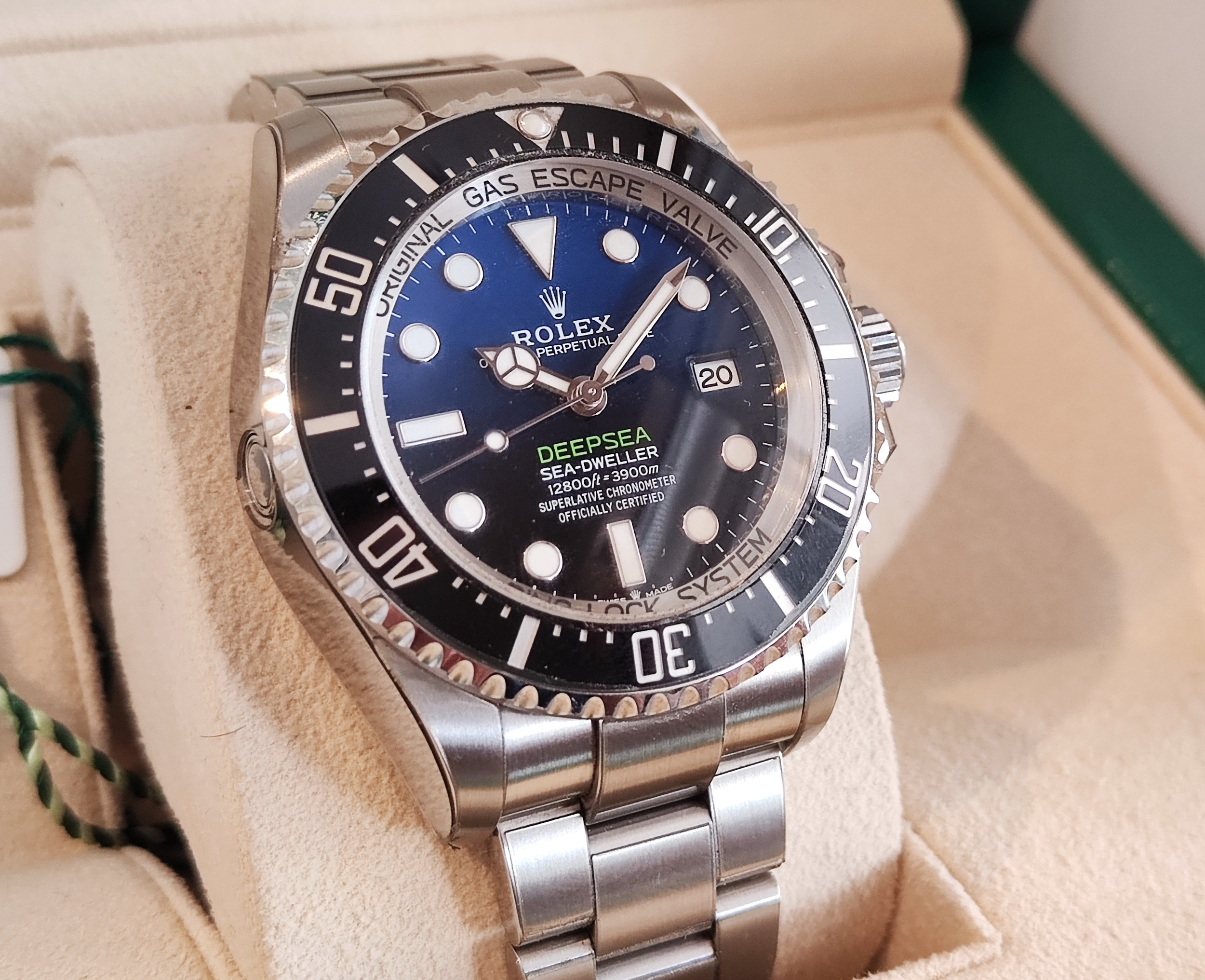 勞力士 最新 漸藍 水鬼王 136660DB 大錶徑44mm 自動上鍊 黑水鬼 136660~原廠盒單 2024近新 3