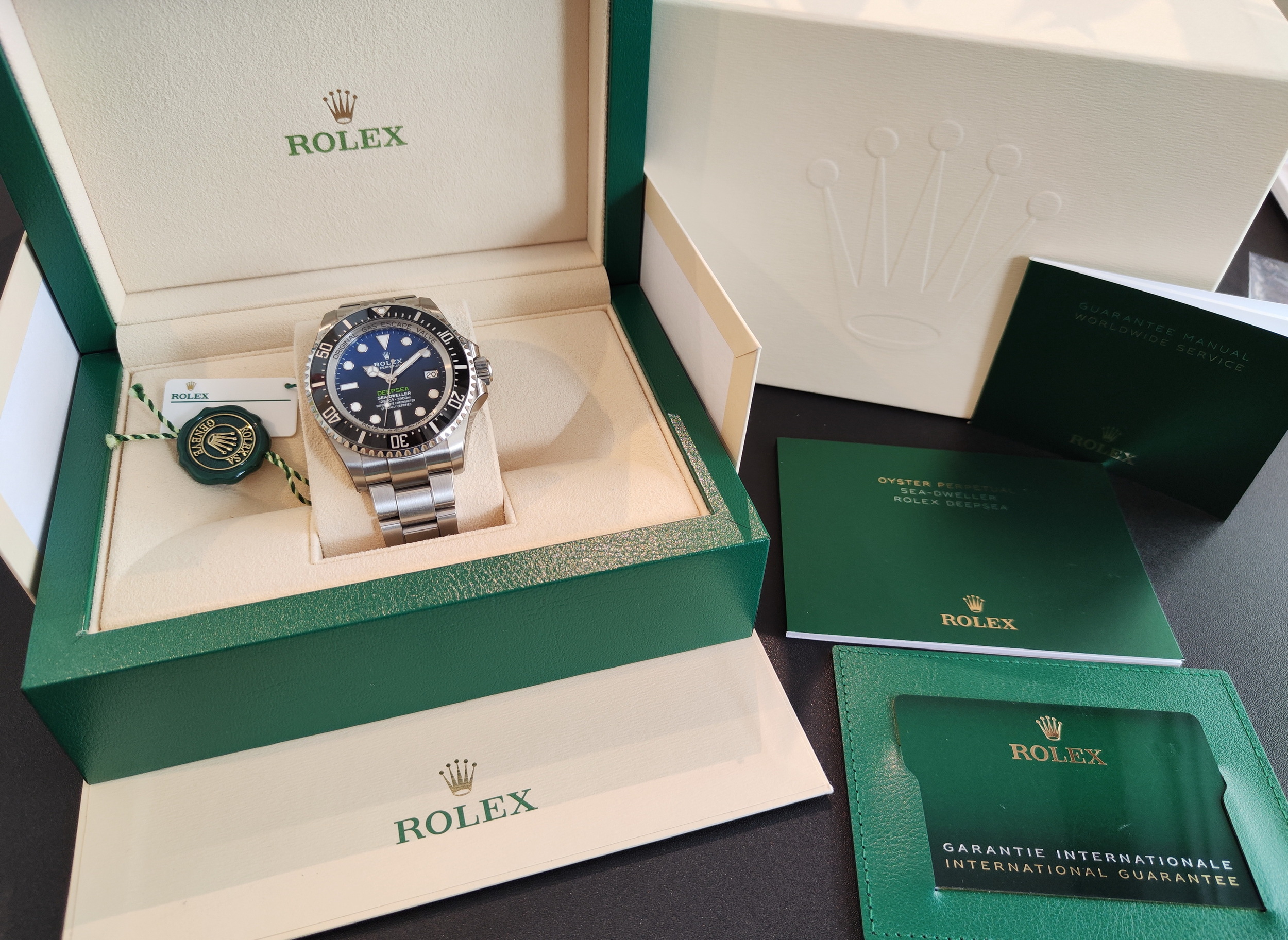 勞力士 最新 漸藍 水鬼王 136660DB 大錶徑44mm 自動上鍊 黑水鬼 136660~原廠盒單 2024近新 9