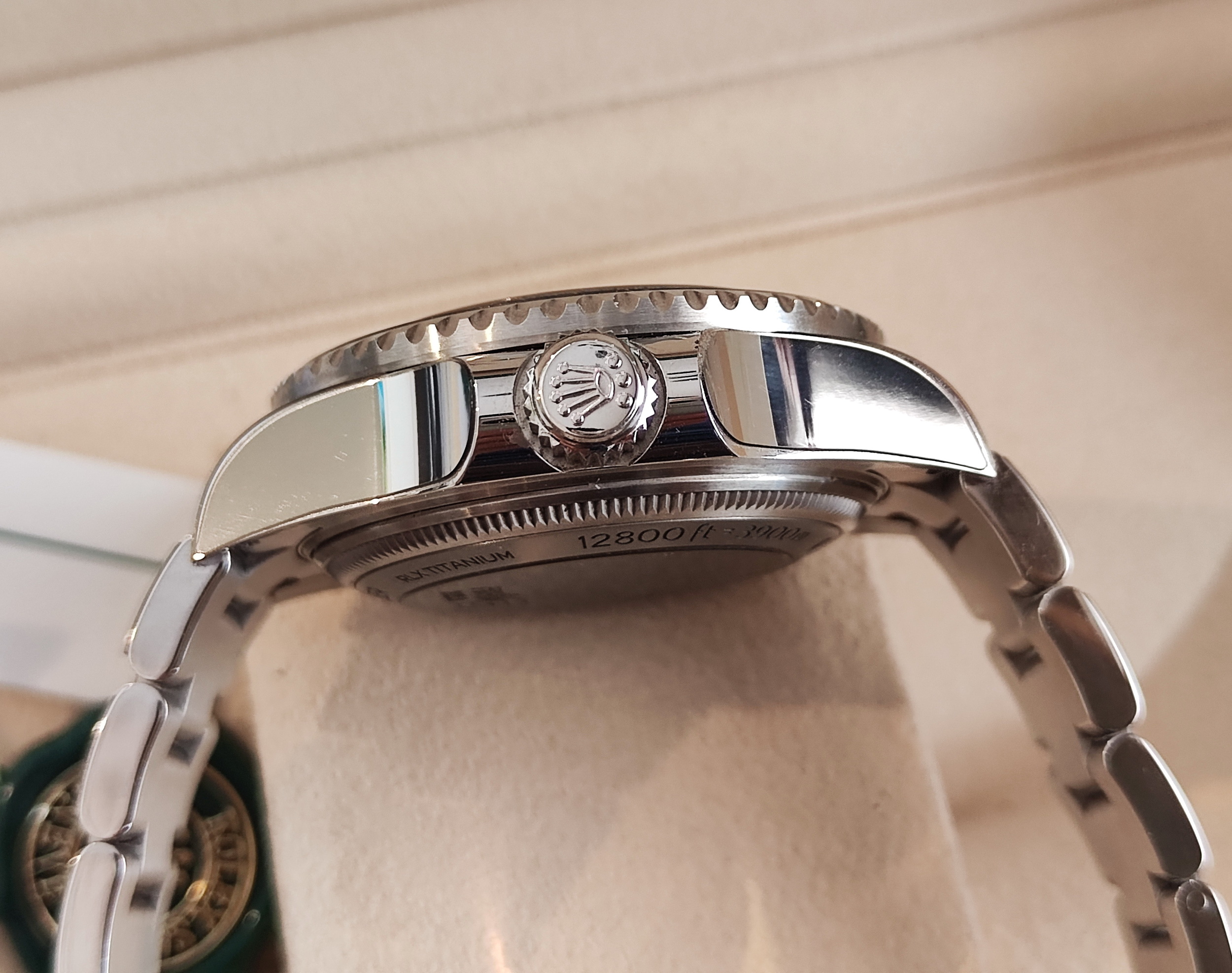 勞力士 最新 漸藍 水鬼王 136660DB 大錶徑44mm 自動上鍊 黑水鬼 136660~原廠盒單 2024近新 4