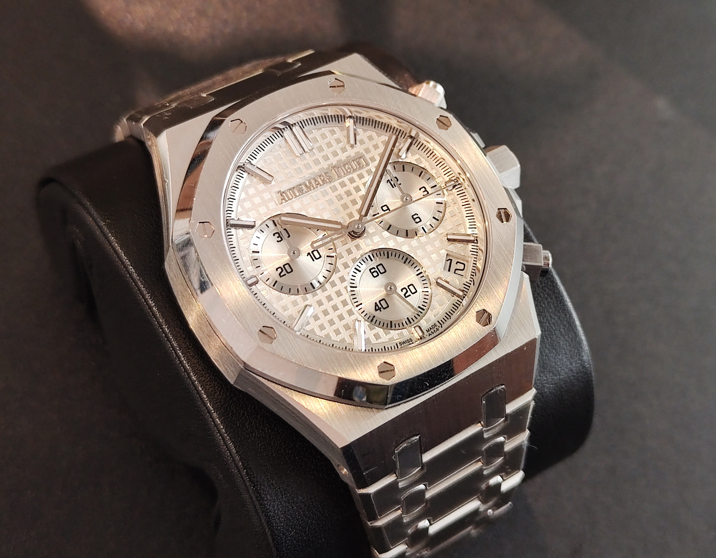 愛彼 AP 皇家橡樹 50周年紀念款 26240 大錶徑41mm 自動上鍊 透明底蓋 專屬自動盤~原廠盒單 3