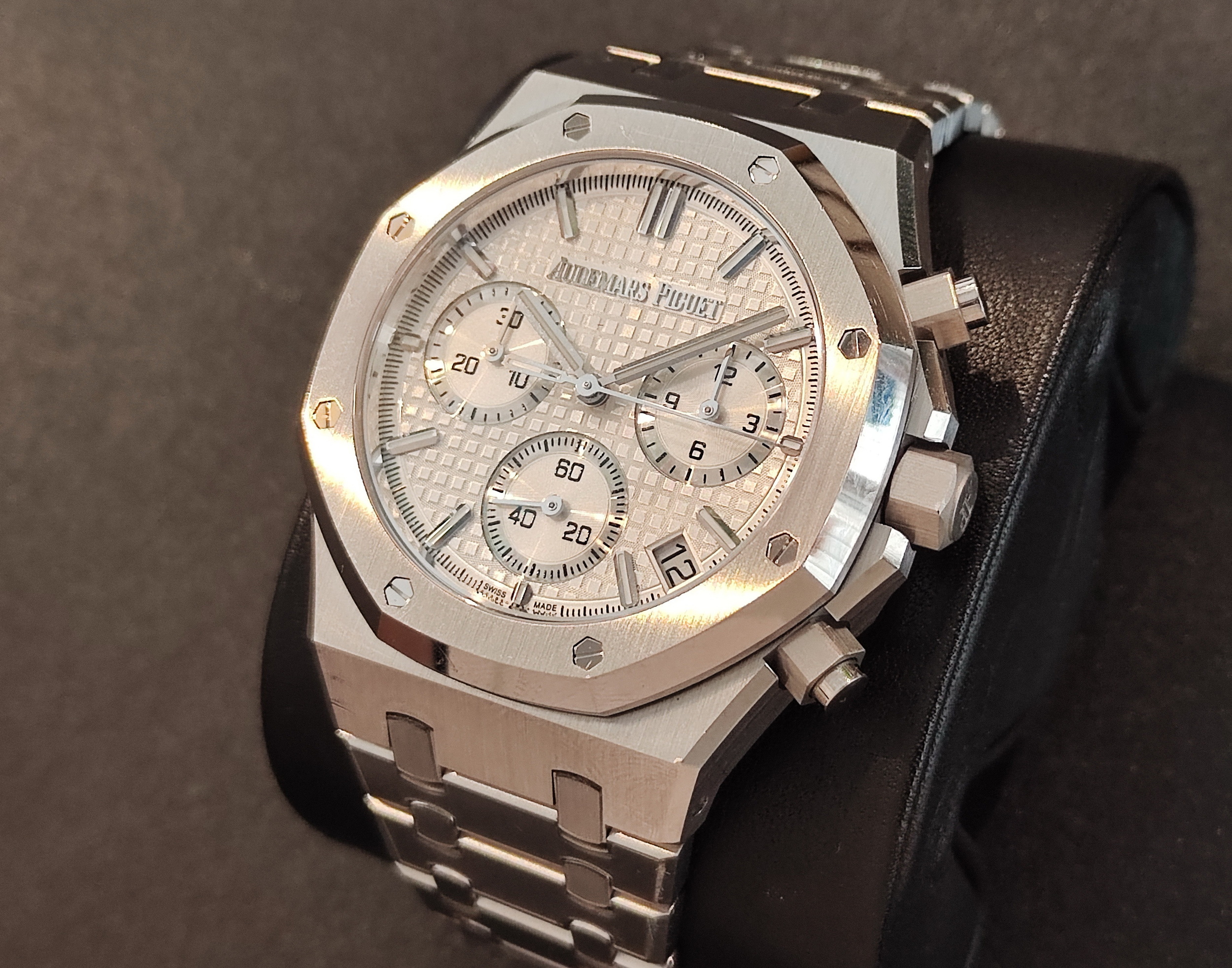 愛彼 AP 皇家橡樹 50周年紀念款 26240 大錶徑41mm 自動上鍊 透明底蓋 專屬自動盤~原廠盒單 2