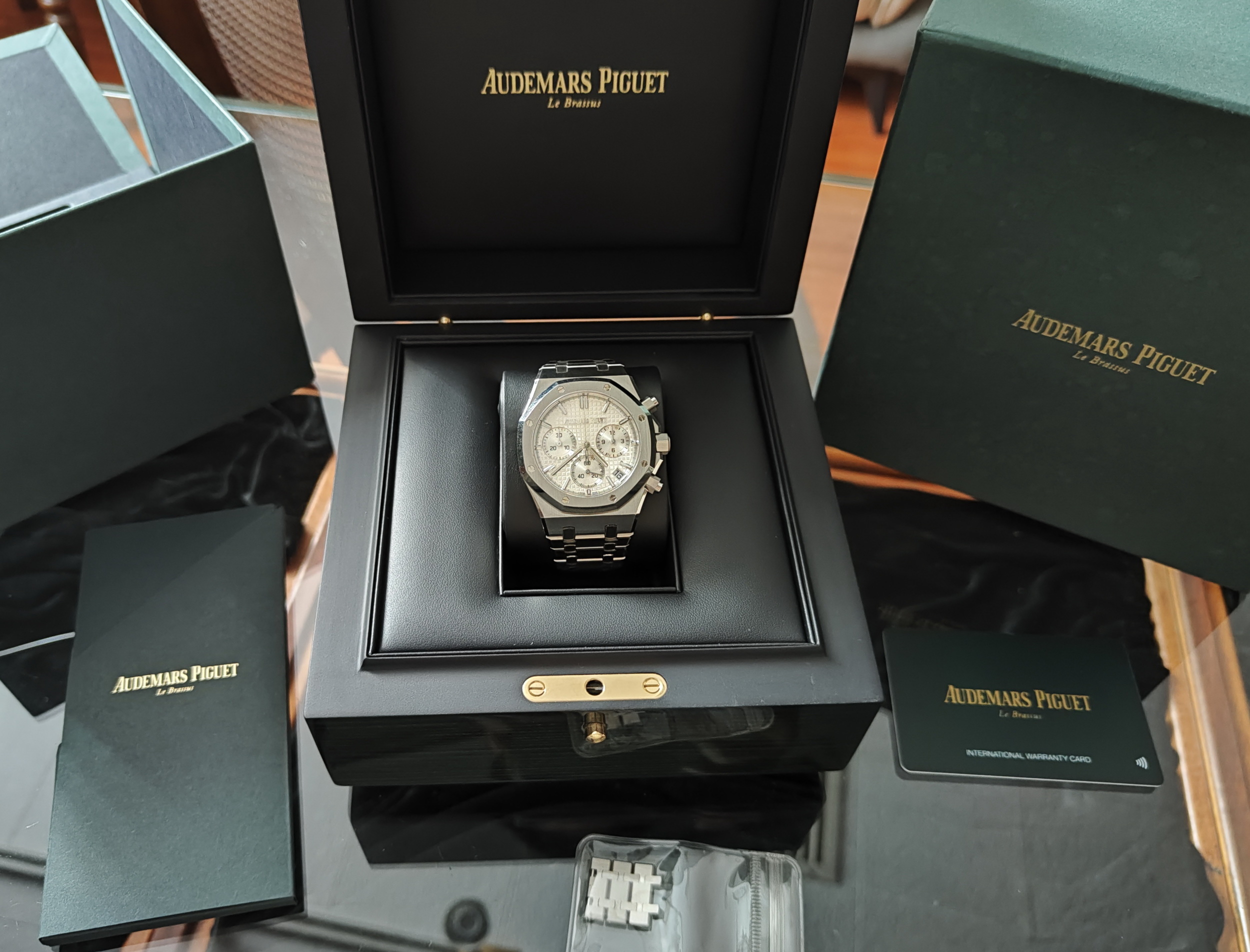 愛彼 AP 皇家橡樹 50周年紀念款 26240 大錶徑41mm 自動上鍊 透明底蓋 專屬自動盤~原廠盒單 9