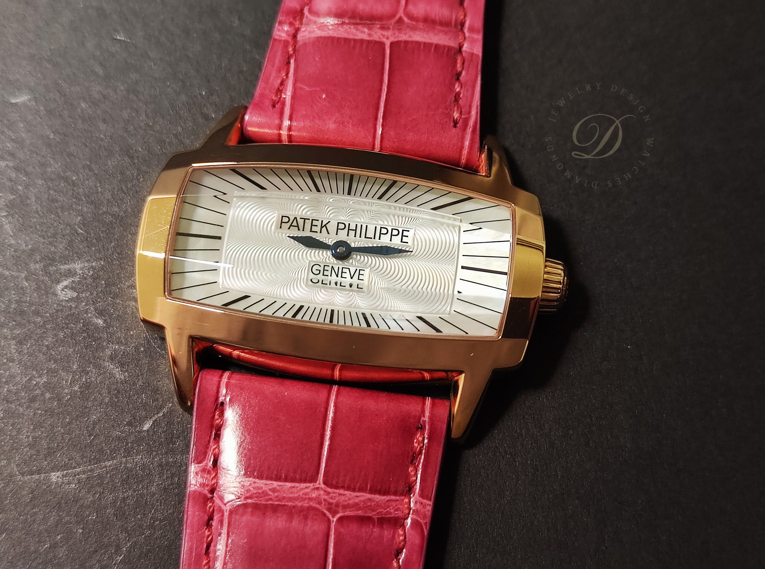 PP 百達翡麗 4980R 玫瑰金 白色珍珠母貝 雕花面盤 石英機芯 長方形錶殼~原廠盒單 未使用品