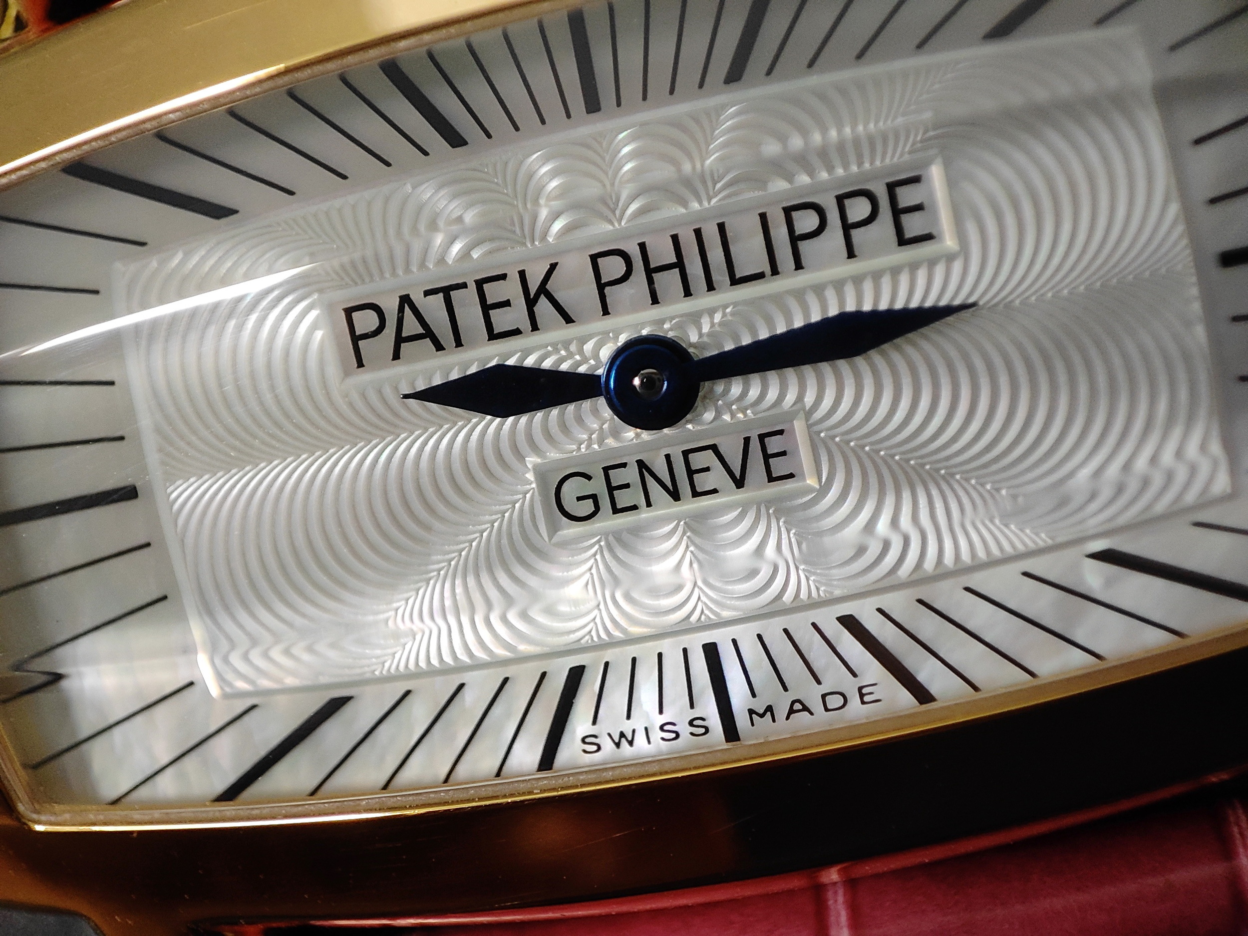 PP 百達翡麗 4980R 玫瑰金 白色珍珠母貝 雕花面盤 石英機芯 長方形錶殼~原廠盒單 未使用品 2