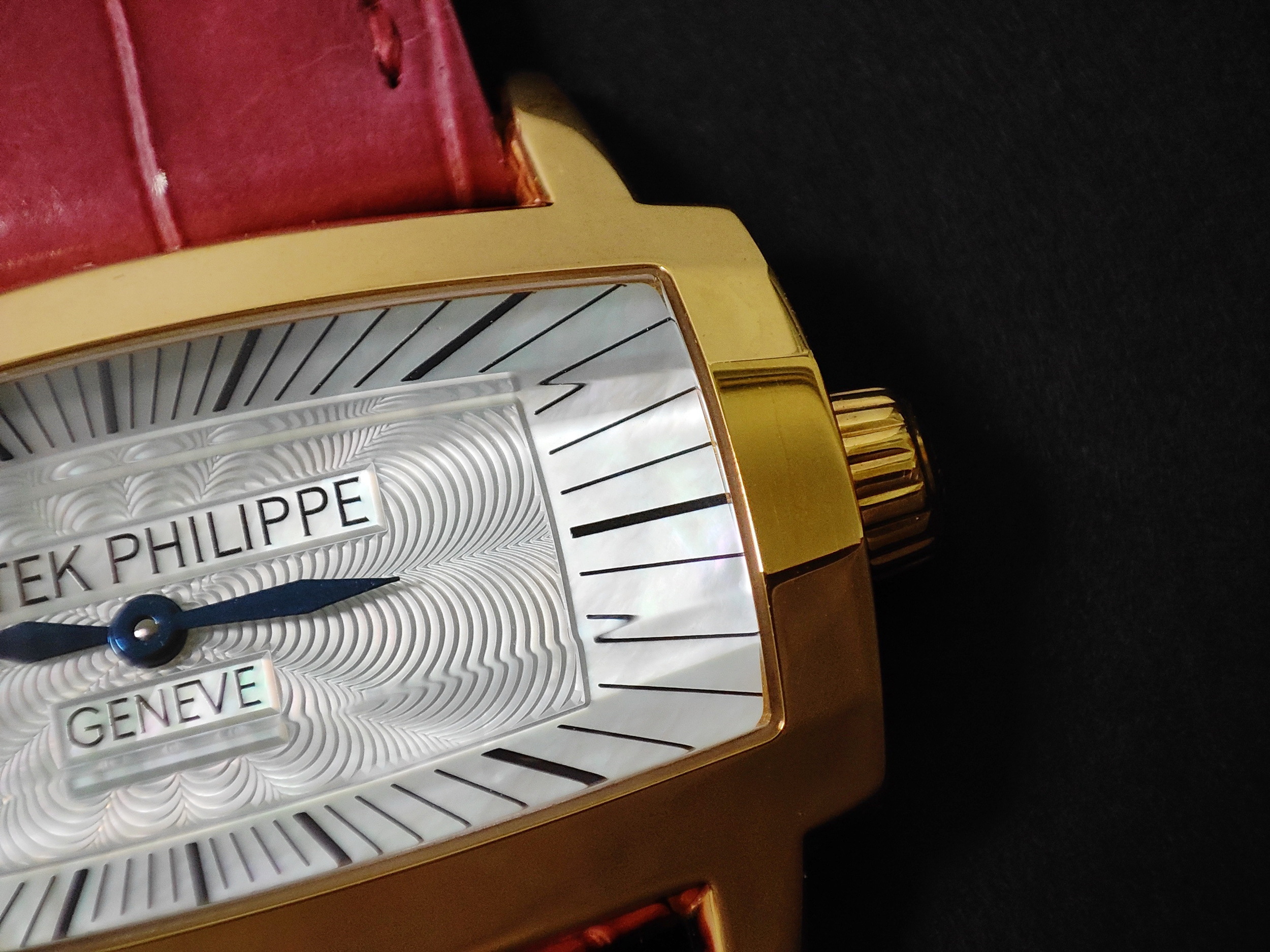 PP 百達翡麗 4980R 玫瑰金 白色珍珠母貝 雕花面盤 石英機芯 長方形錶殼~原廠盒單 未使用品 4